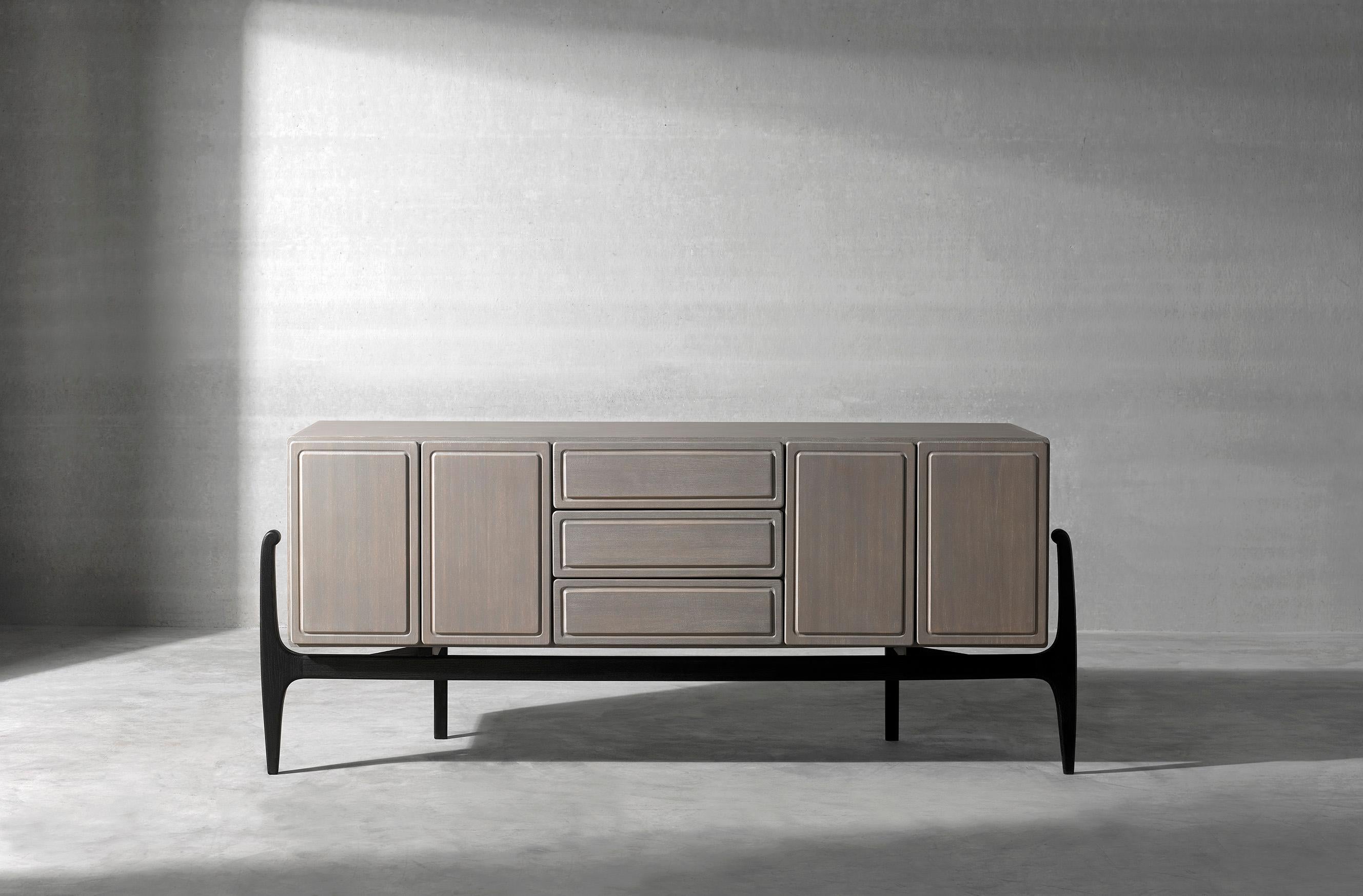 The one sideboard is a contemporary piece designed by the Asian designer Ben Wu. His refined design is a perfect fusion of the elegance of traditional Chinese and modern European aesthetics. The lines, inspired by the spirit of Chinese Calligraphy
