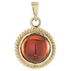 Vintage Style Cabochon Garnet Pendant in 14K Yellow Gold