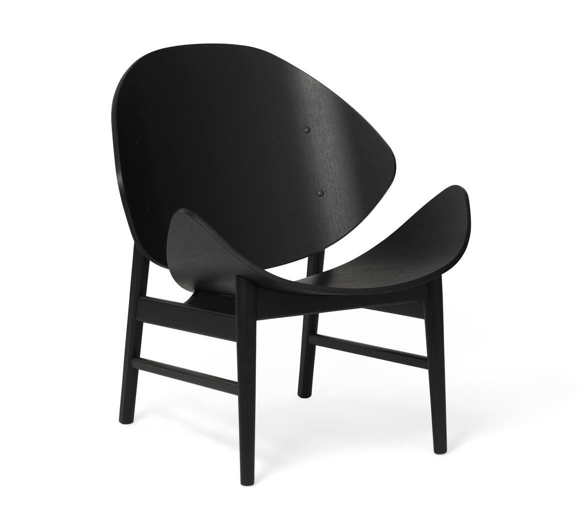 La chaise orange en chêne laqué noir de Warm Nordic
Dimensions : D64 x L71 x H 78 cm
MATERIAL : Base en chêne massif fumé, assise et dossier en placage.
Poids : 9 kg
Également disponible en différentes couleurs, matériaux et finitions. 

Cette