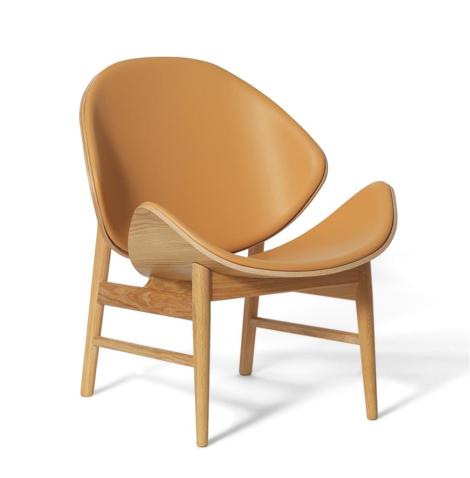 The Orange chair Soavé White Oiled Oak Nature by Warm Nordic
Dimensions: D64 x W71 x H 78 cm
Material: Smoked solid oak base, Veneer seat and back, Textile or leather upholstery
Weight: 9 kg
Also available in different colours, materials and