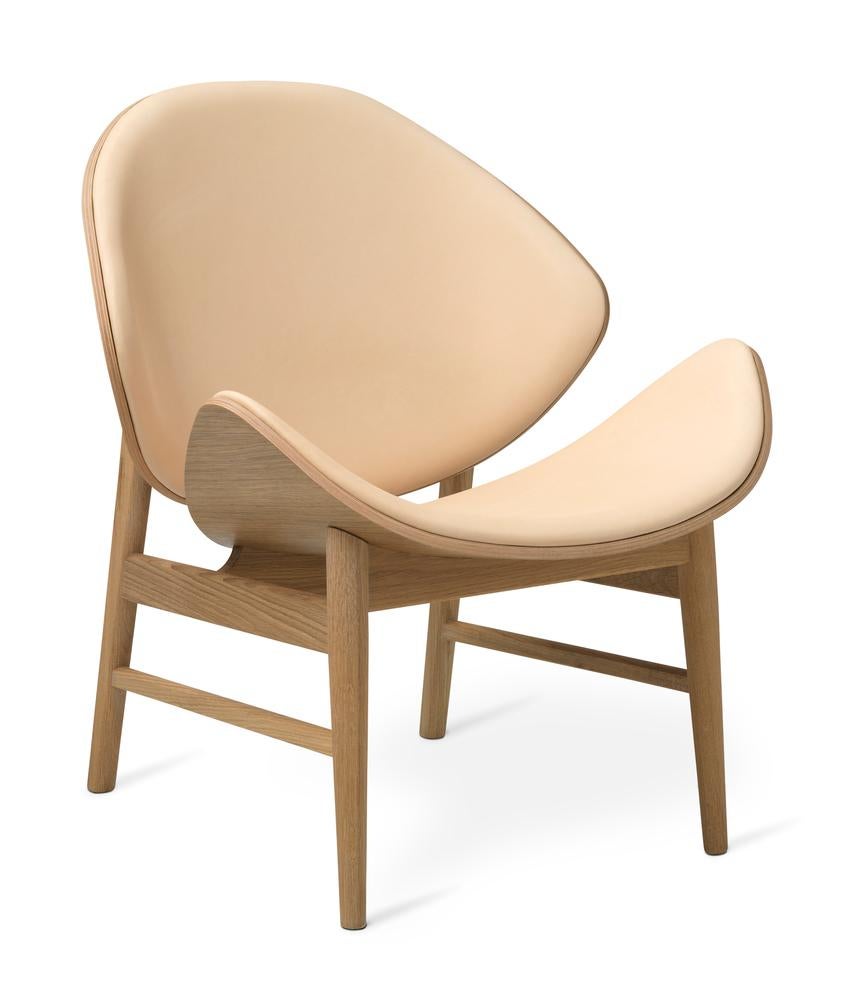 The orange chair vegetal white oiled oak nude by Warm Nordic
Dimensions: D64 x W71 x H 78 cm
Material: Smoked solid oak base, Veneer seat and back, Textile or leather upholstery
Weight: 9 kg
Also available in different colours, materials and