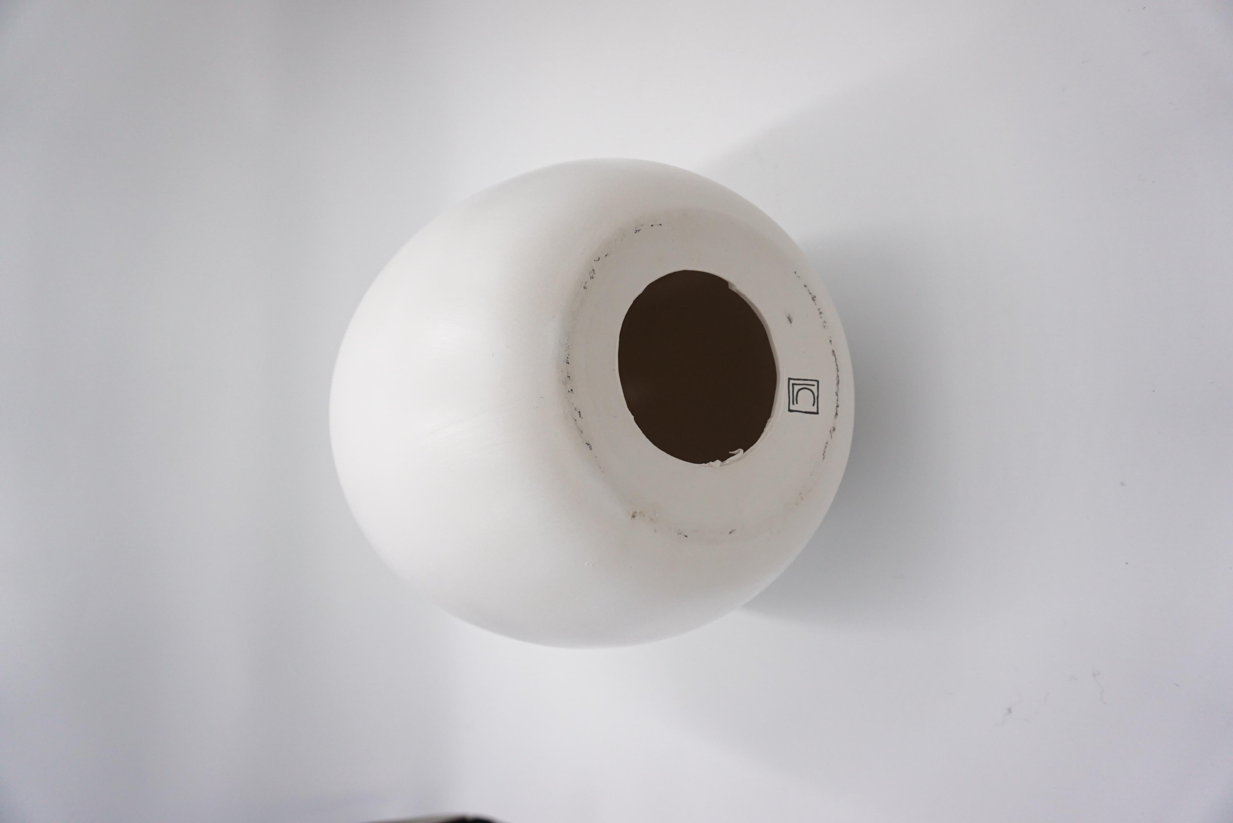 Origin of God Sculptural White Ceramic Table Lamp, Tribute to Lucio Fontana For Sale 8