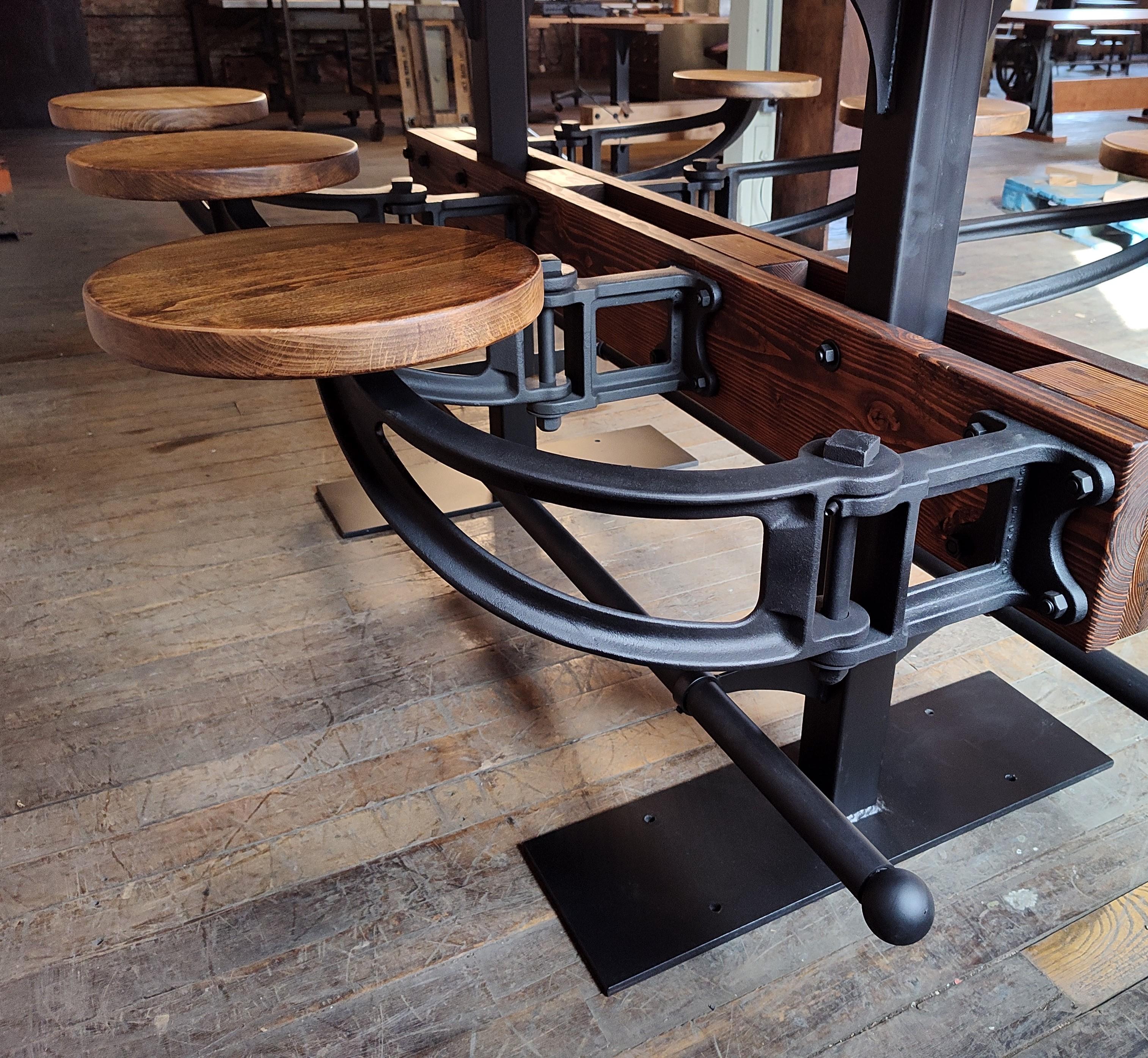 The Original Swing-Out Seat Table - Barhöhe mit Kiefernplatte im Angebot 6
