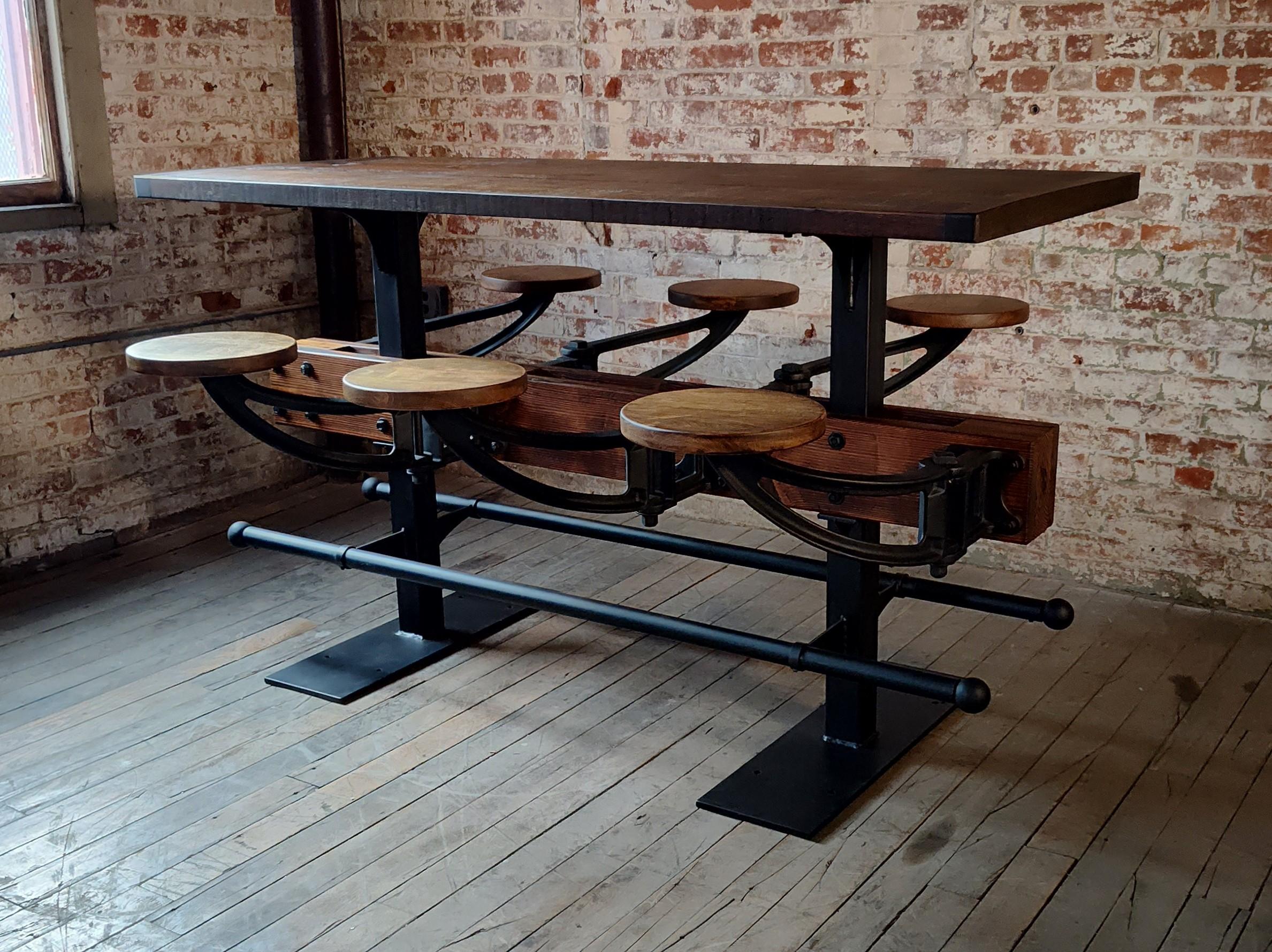 The Original Swing-Out Seat Table - Barhöhe mit Kiefernplatte (21. Jahrhundert und zeitgenössisch) im Angebot