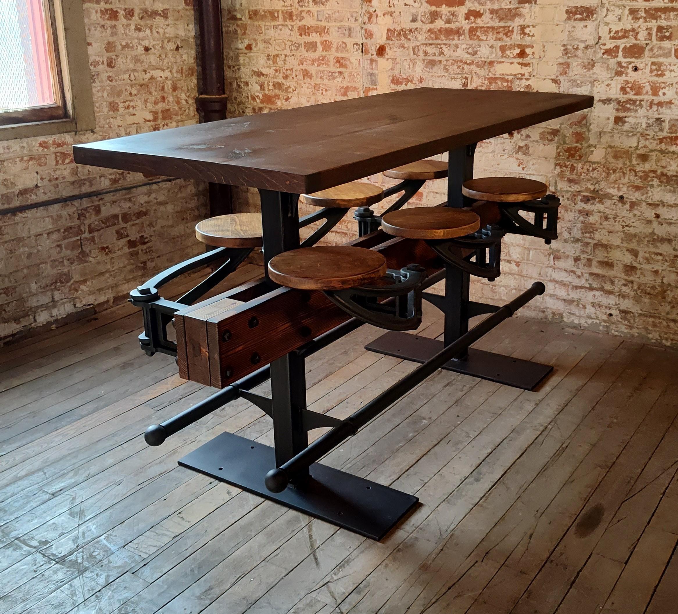 The Original Swing-Out Seat Table - Barhöhe mit Kiefernplatte im Angebot 2