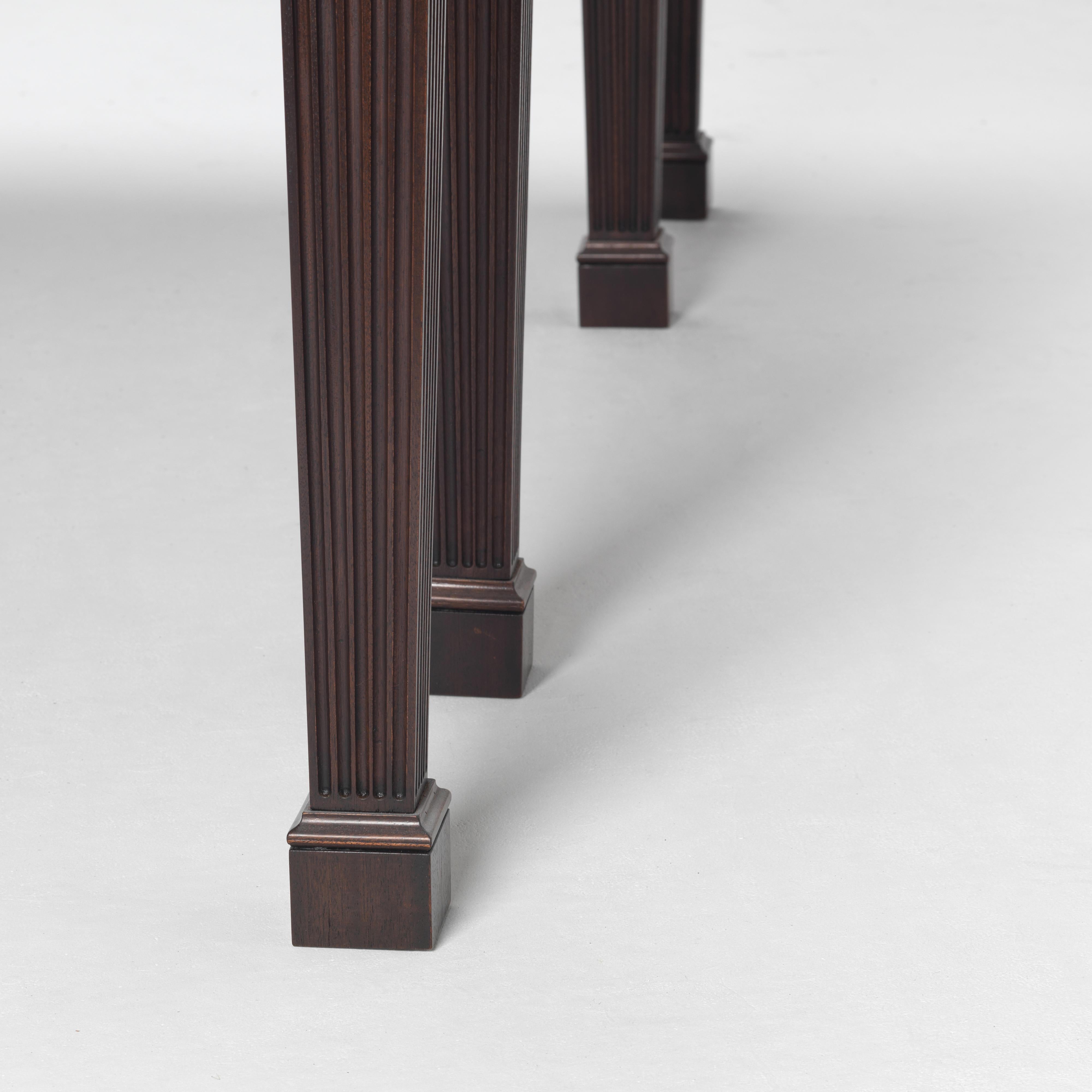 Sculpté à la main La console A Hall Ornsby en vente