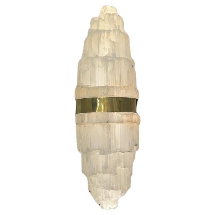 L'applique Oukaïmeden - Selenite tagliata grossolanamente e incastonata nell'ottone di Neo Kasbah In condizioni Nuovo in vendita a Wrexham, GB