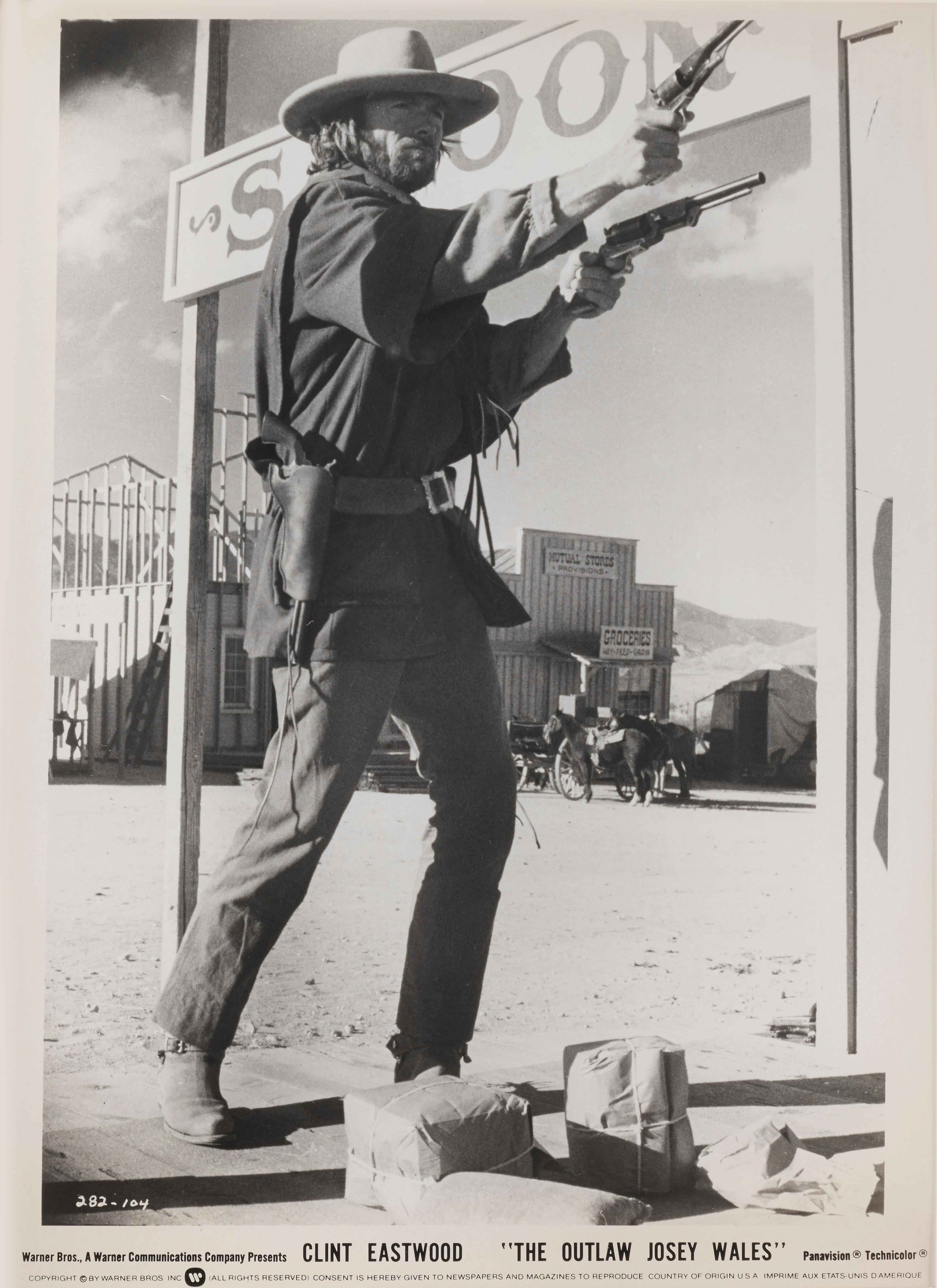 Original-Fotostandbild, das vom Studio zur Werbung für den Film verwendet wurde. Diese Standbilder wurden von Werbeagenturen an Zeitungen verschickt. Bei diesem Film führte Clint Eastwood die Regie.
Dieses Werk ist in einem Sapele-Holzrahmen mit