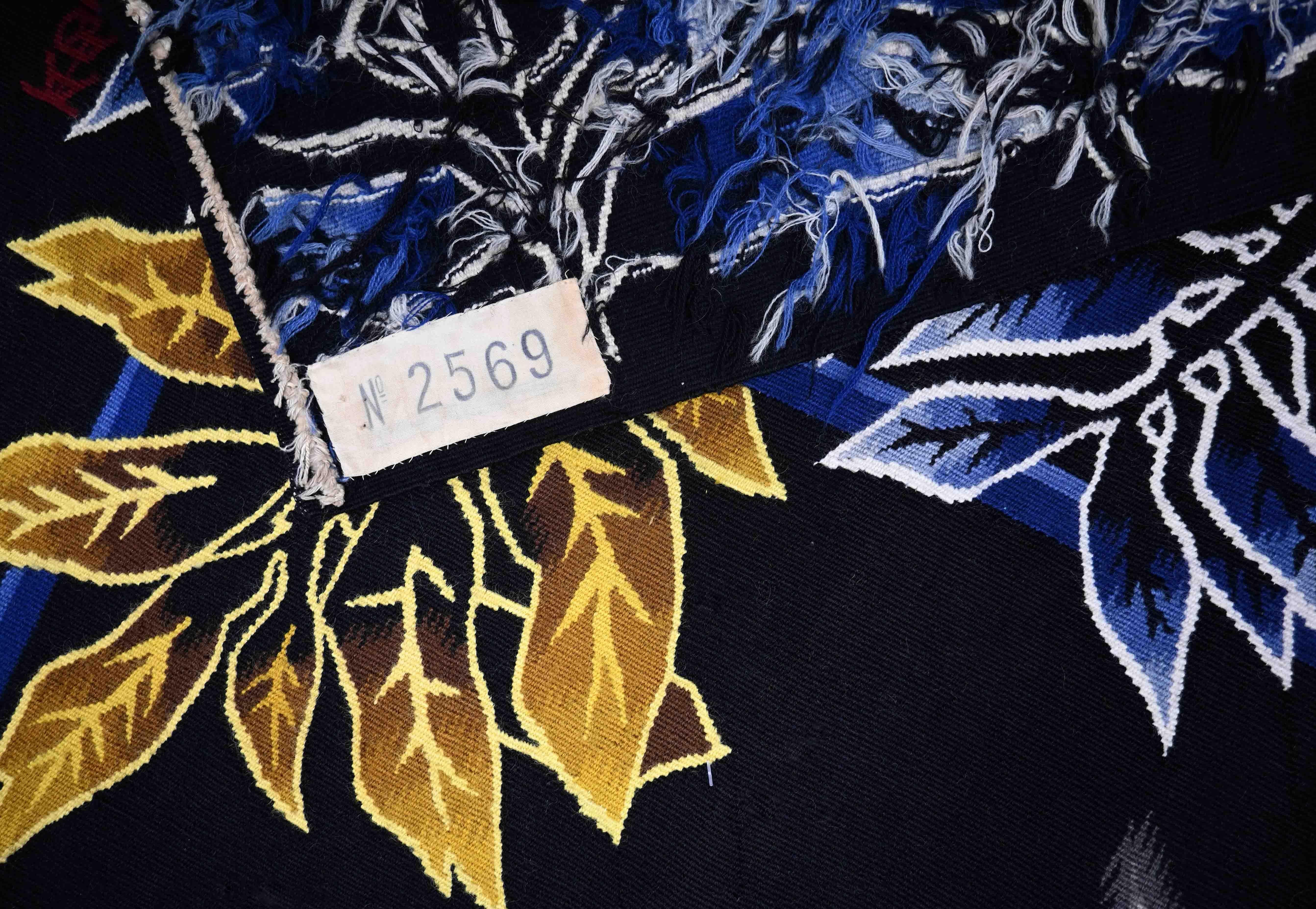 THE OWL IN THE CUPBOARD, Jean Lurçat - Freznch Tapestry TABARD Aubusson - N 1553 For Sale 4
