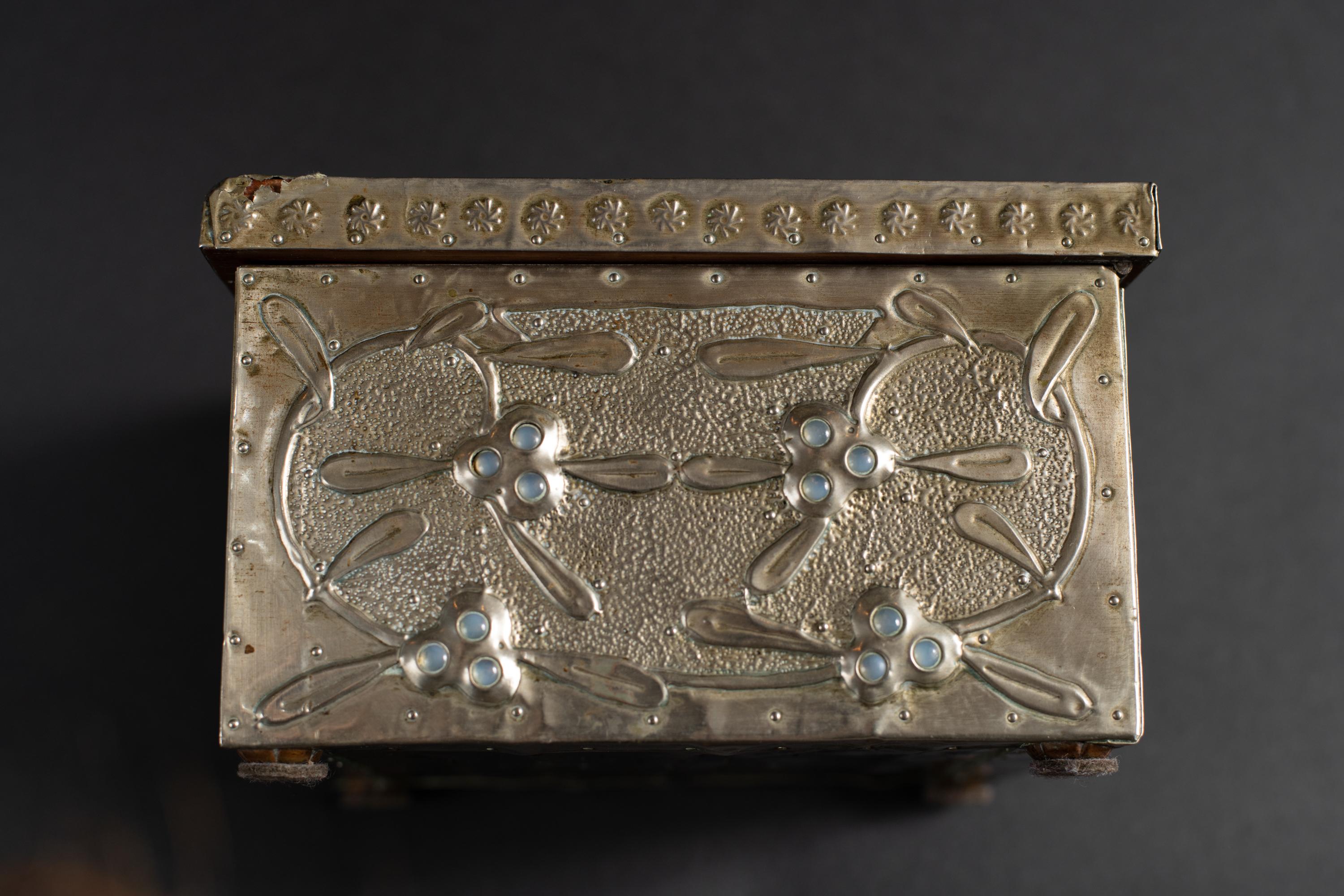 Early 20th Century Art Nouveau Owl Repoussé Box with Moonstones by Alfred Daguet For Sale