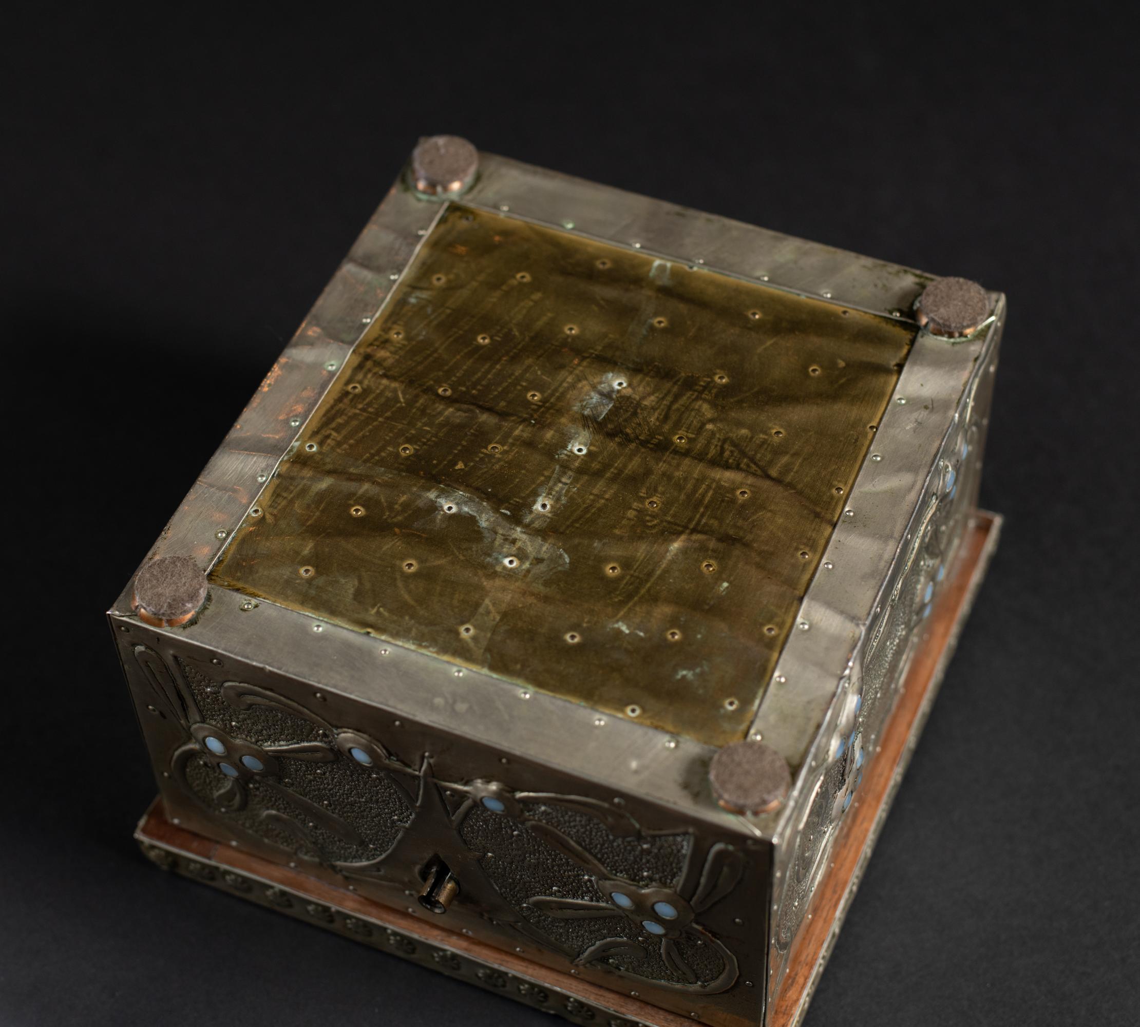 Art Nouveau Owl Repoussé Box with Moonstones by Alfred Daguet For Sale 1