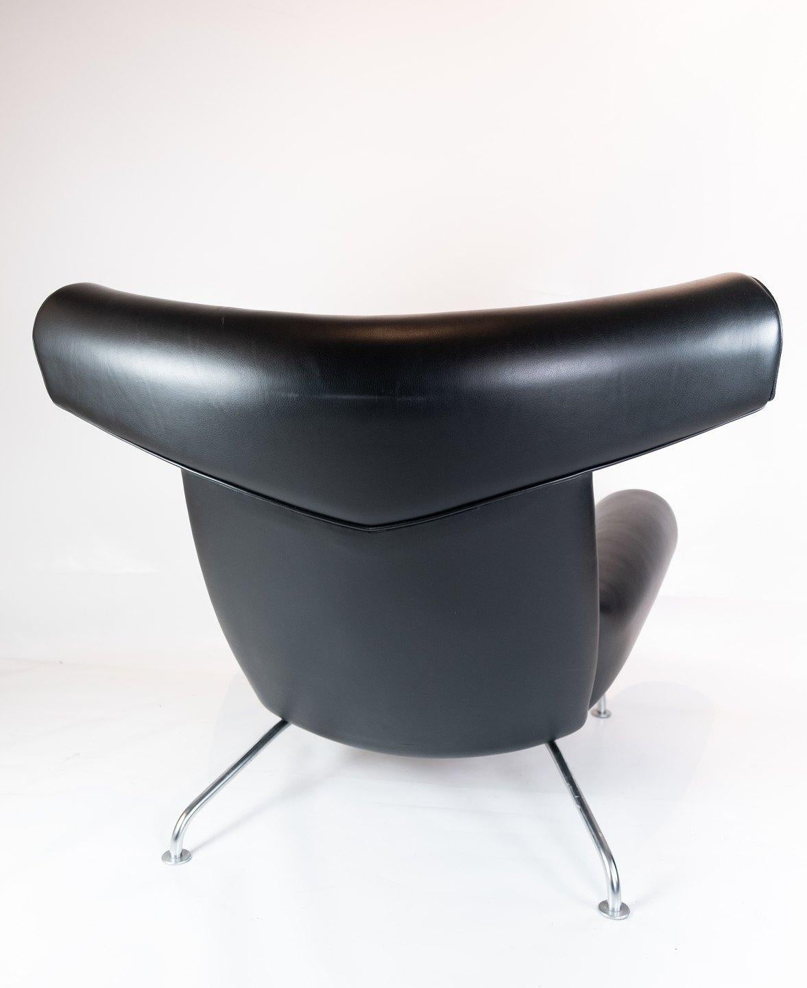 Ox Chair, Model EJ 100 Upholstered in Black Leather, by Hans J. Wegner In Good Condition In Lejre, DK