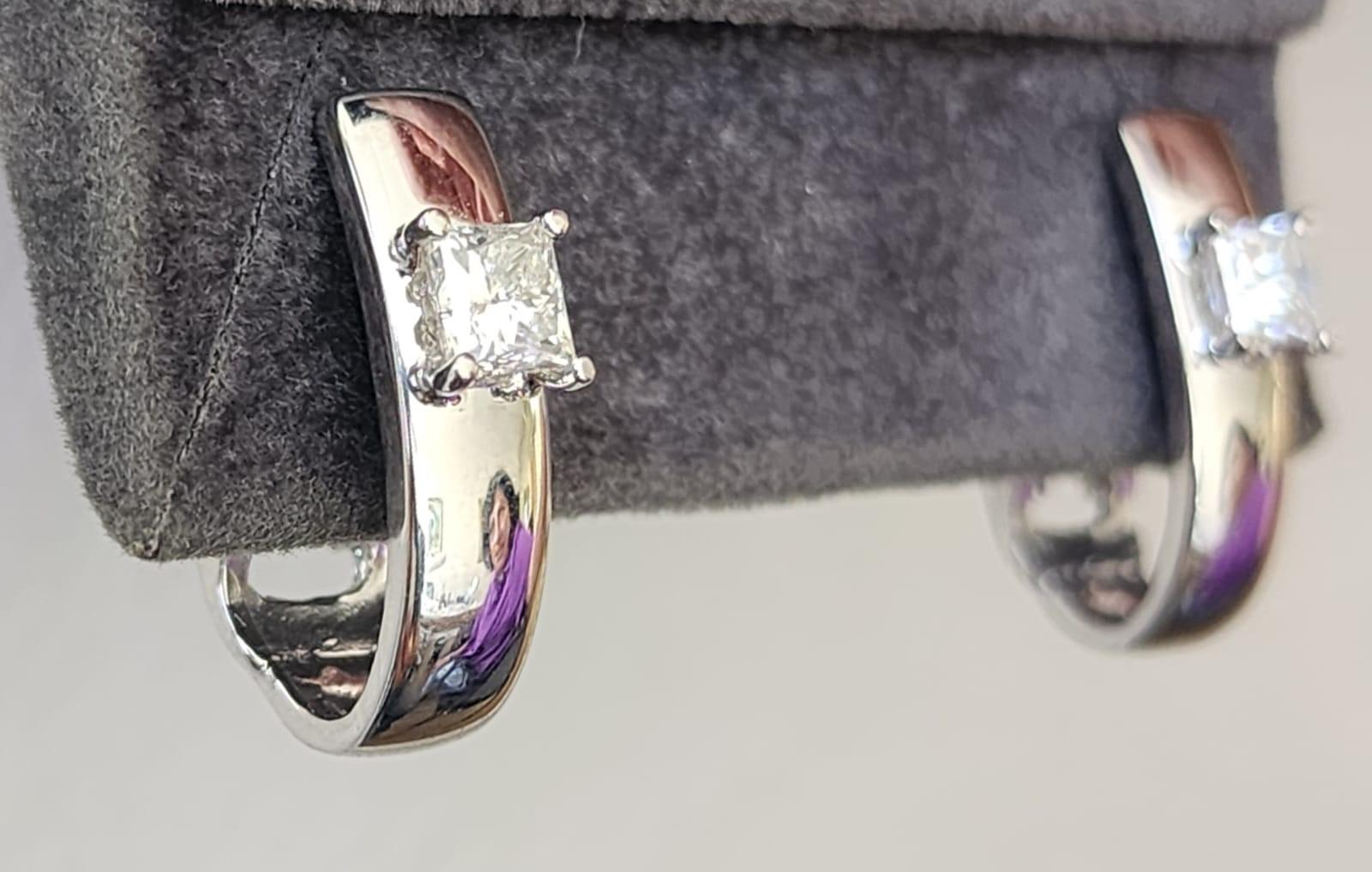 The Pair of Classic Earrings In New Condition For Sale In Ramat Gan, IL