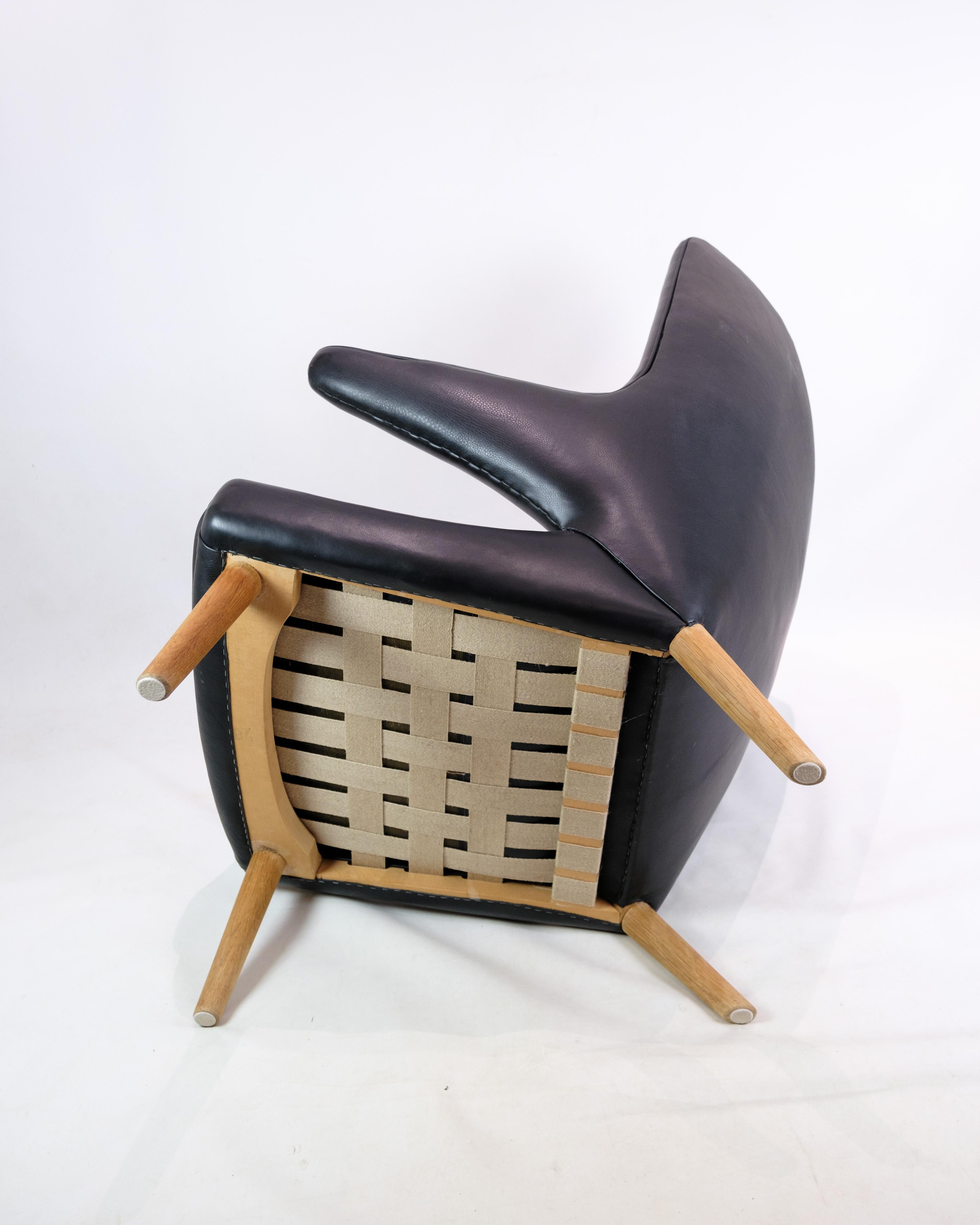 Der Papa-Bär-Stuhl Modell AP-19 aus schwarzem Leder von Hans J. Wegner 5