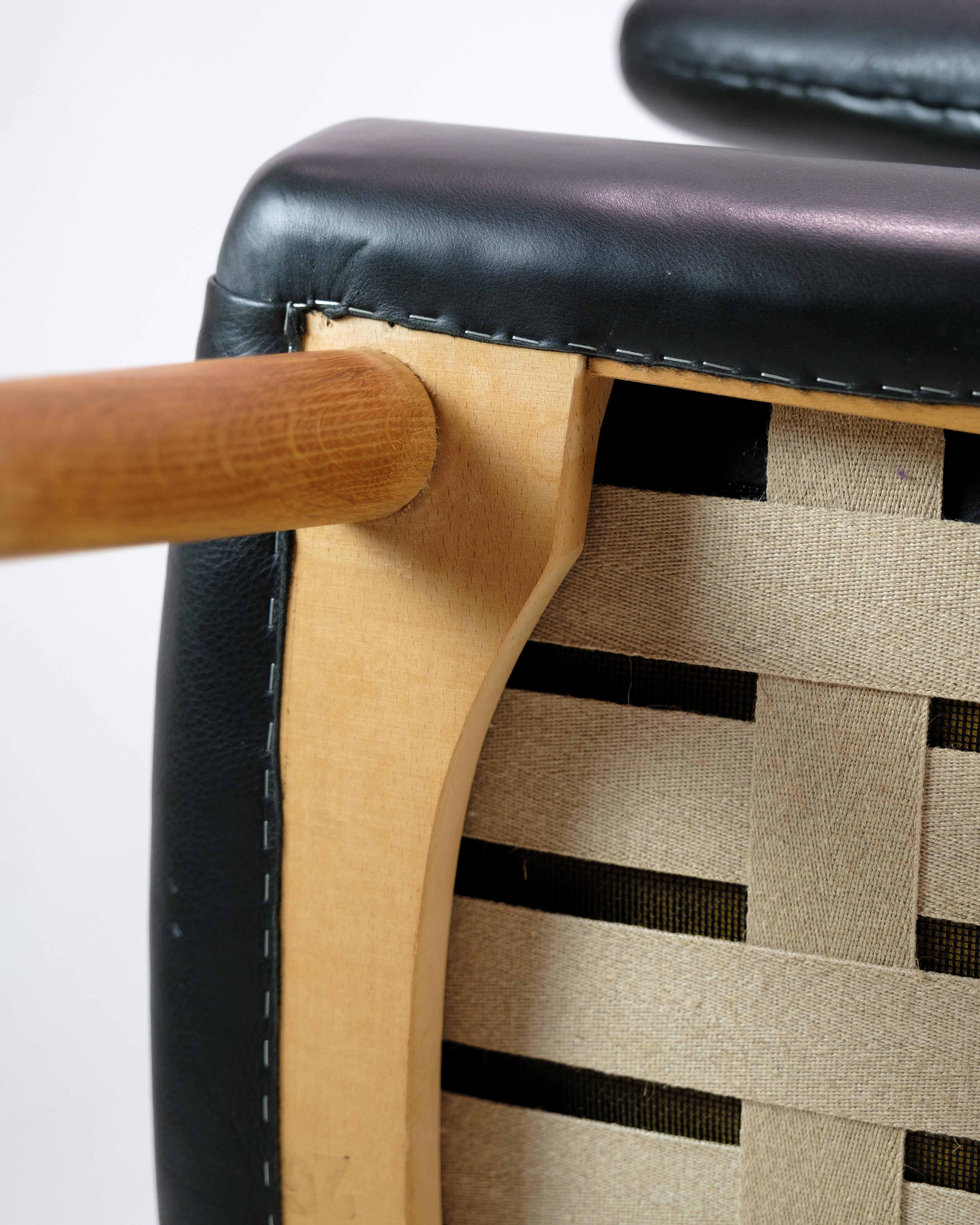Der Papa-Bär-Stuhl Modell AP-19 aus schwarzem Leder von Hans J. Wegner 6