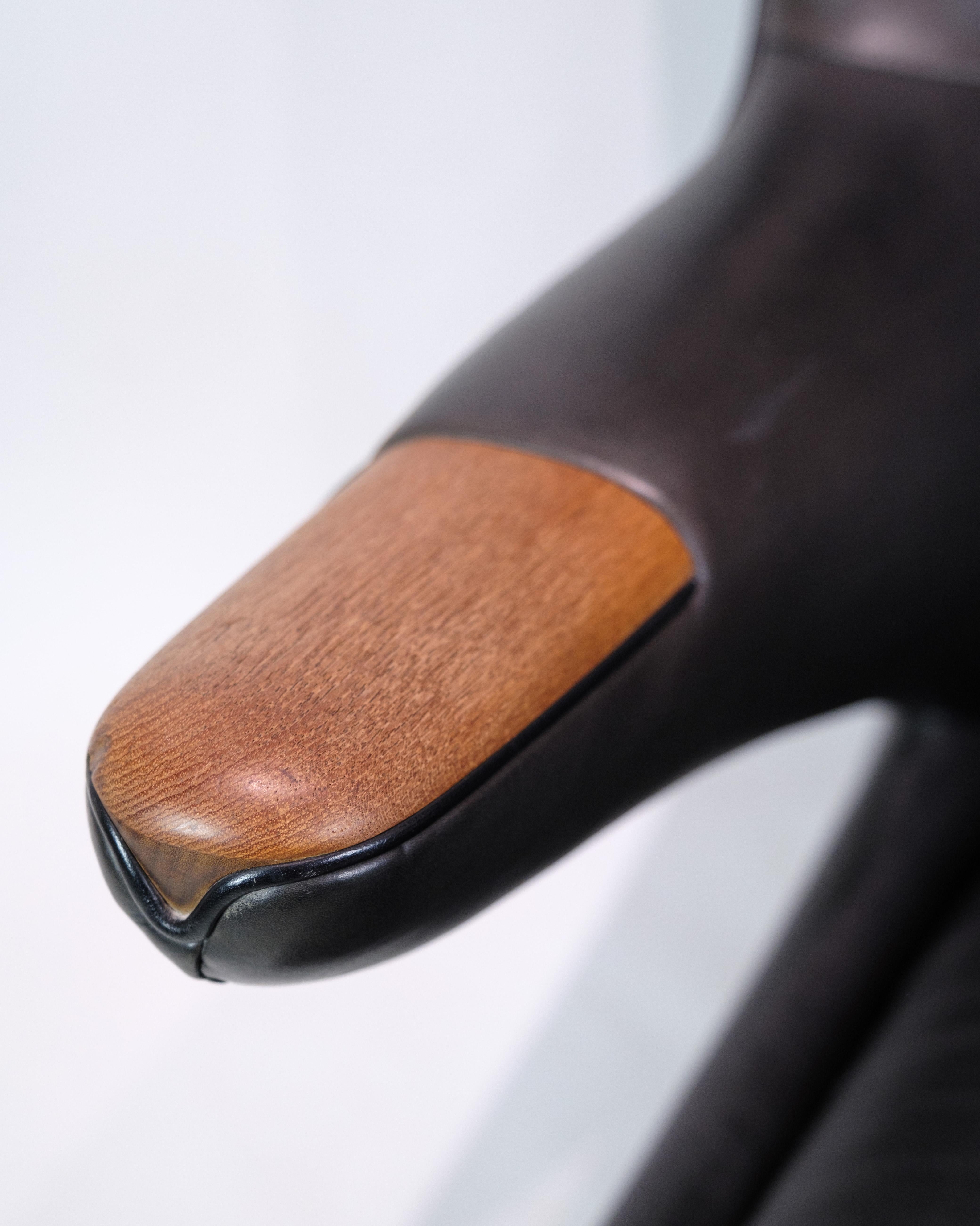 Der Papa-Bär-Stuhl Modell AP-19 aus schwarzem Leder von Hans J. Wegner (Moderne der Mitte des Jahrhunderts)