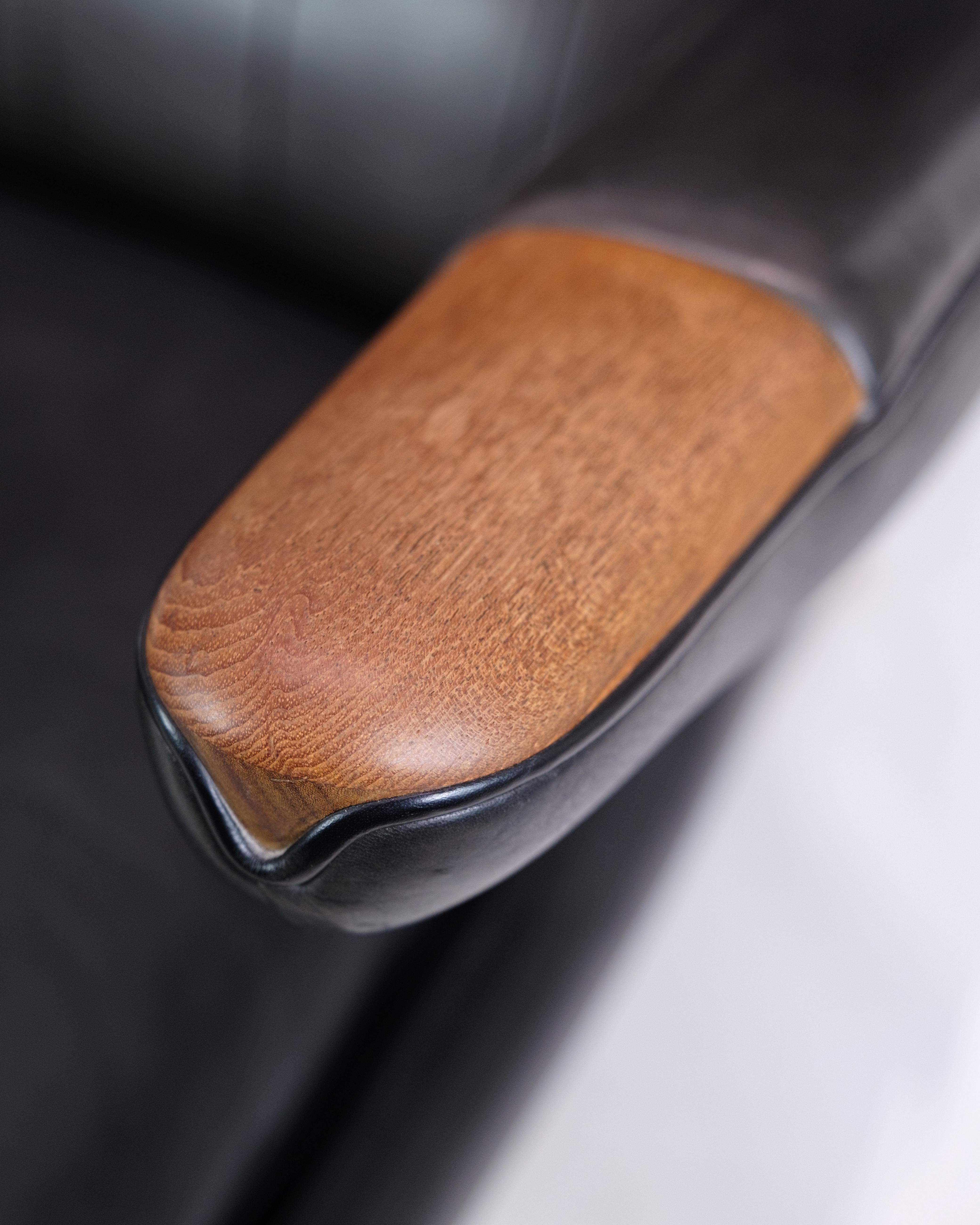 Der Papa-Bär-Stuhl Modell AP-19 aus schwarzem Leder von Hans J. Wegner (Dänisch)