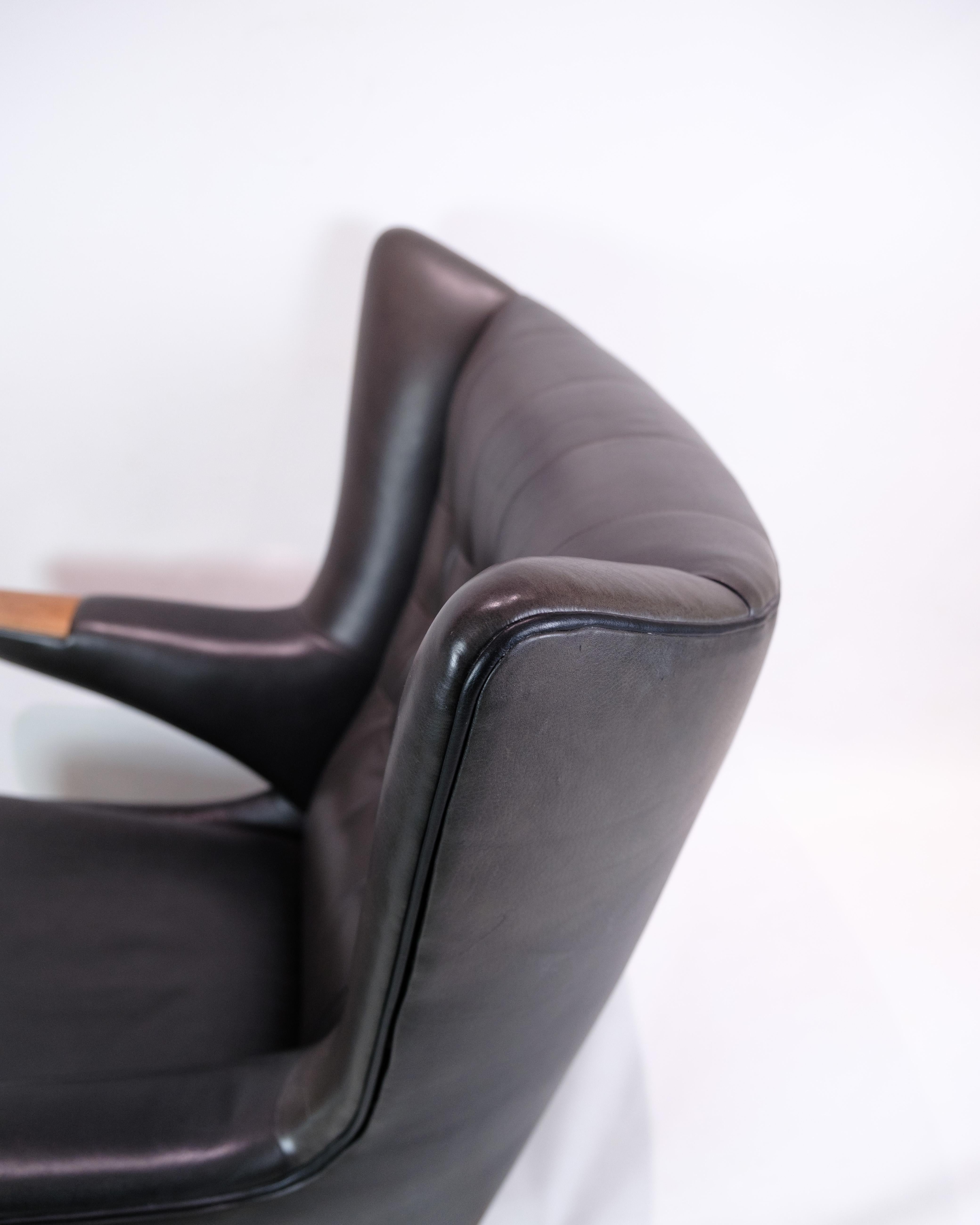 Der Papa-Bär-Stuhl Modell AP-19 aus schwarzem Leder von Hans J. Wegner 3