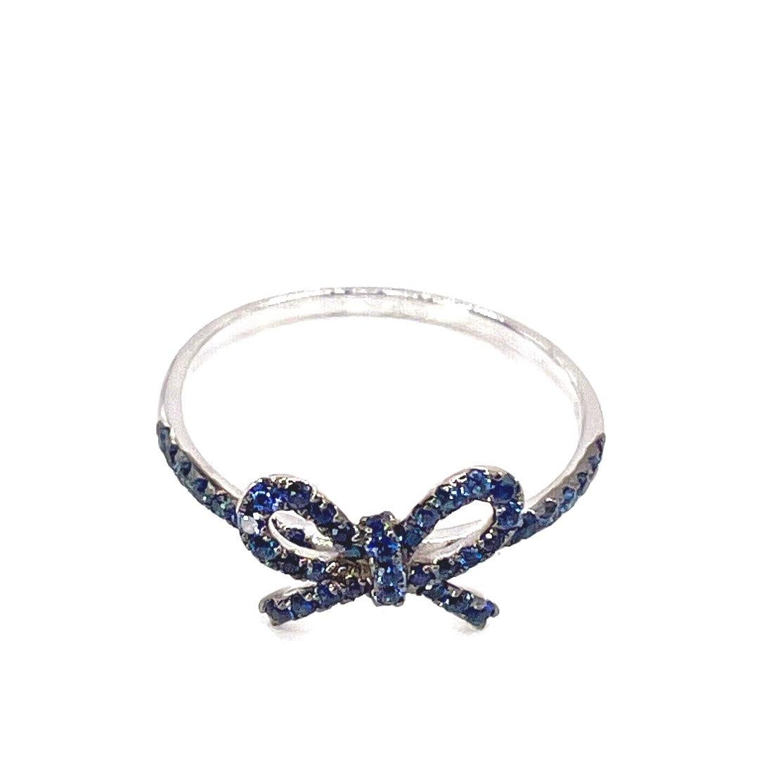 The Papillan Sapphire Bow Ring in White Gold In New Condition For Sale In New York, NY