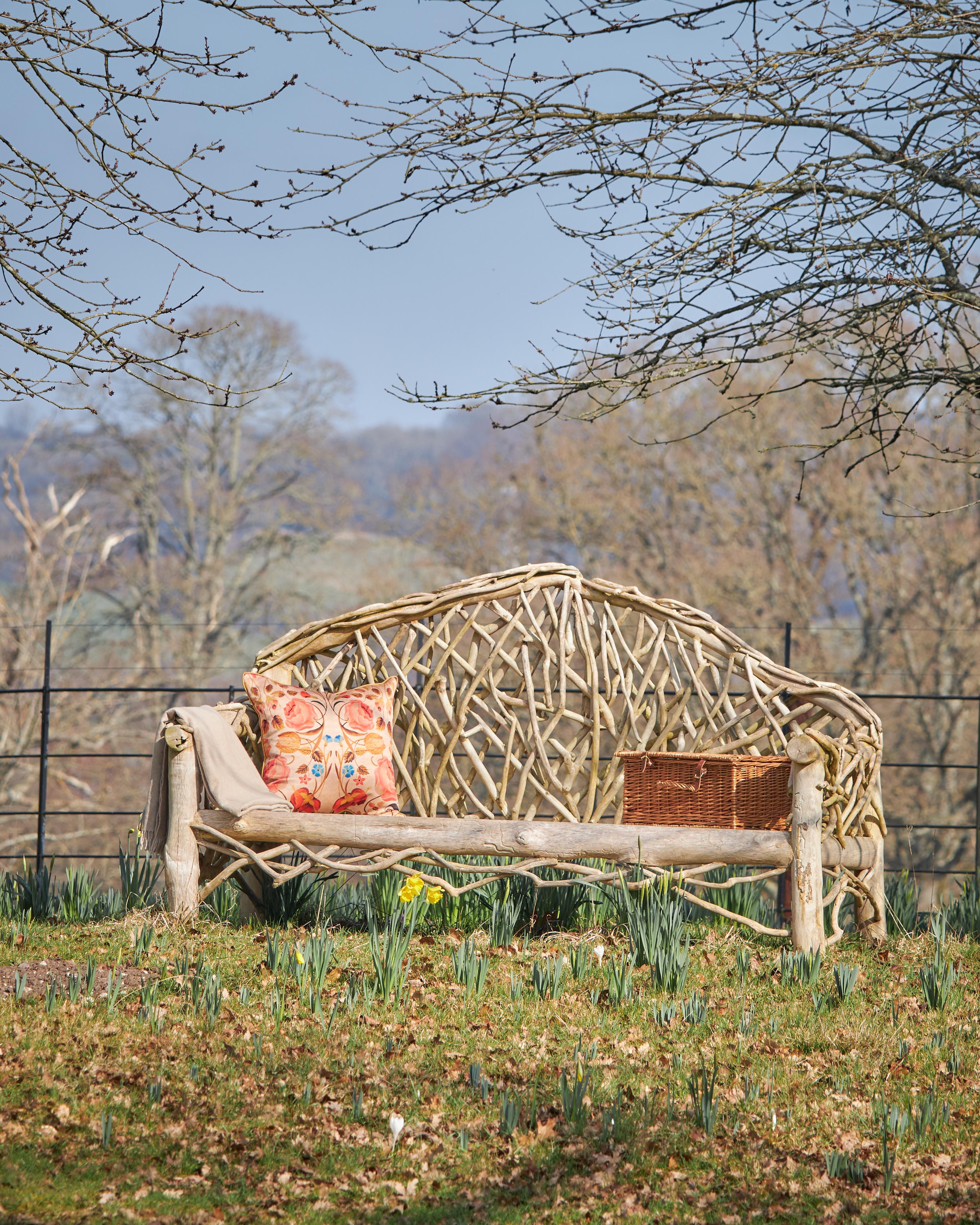 The Parnham Rustic Garden Seat In New Condition For Sale In Banbury, GB