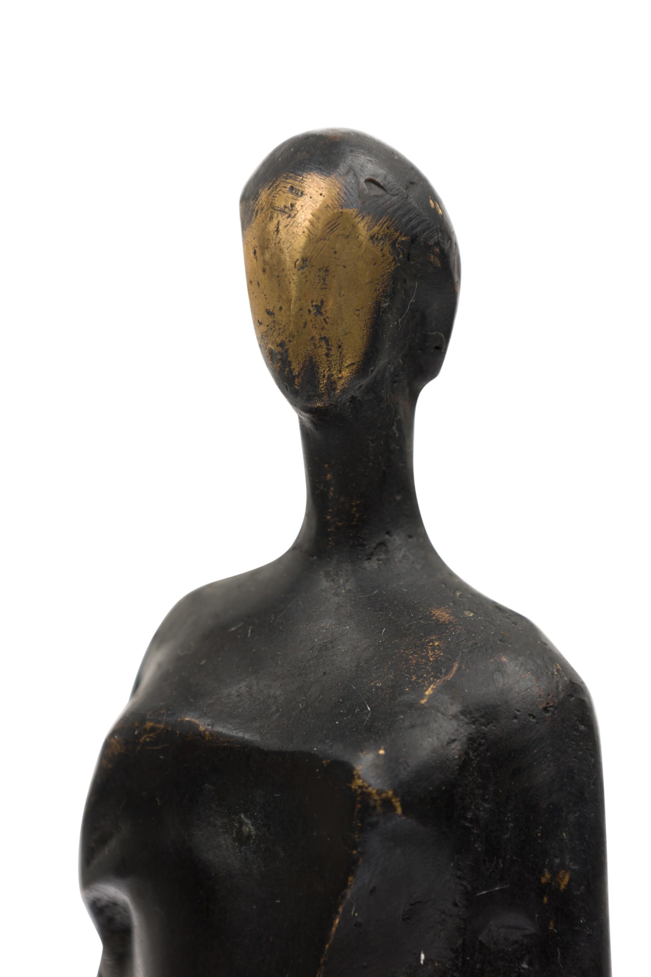 „Der Fußgänger“ Brutalistische figurale Skulptur aus Bronze, limitierte Auflage (21. Jahrhundert und zeitgenössisch) im Angebot