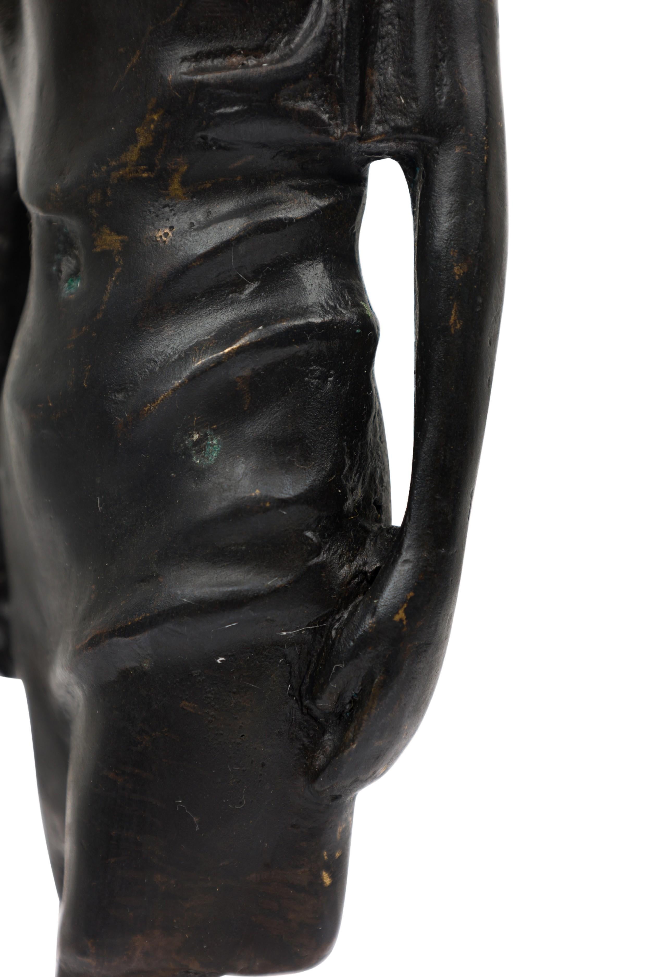 „Der Fußgänger“ Brutalistische figurale Skulptur aus Bronze, limitierte Auflage (Metall) im Angebot