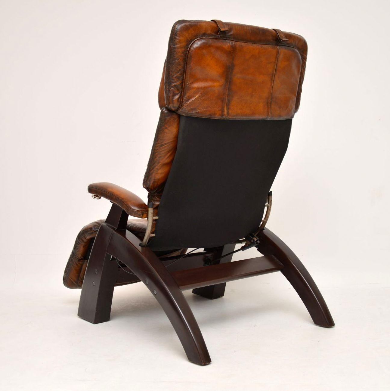 The Perfect Chair, Retro Leather Zero Gravity Reclining Armchair 1