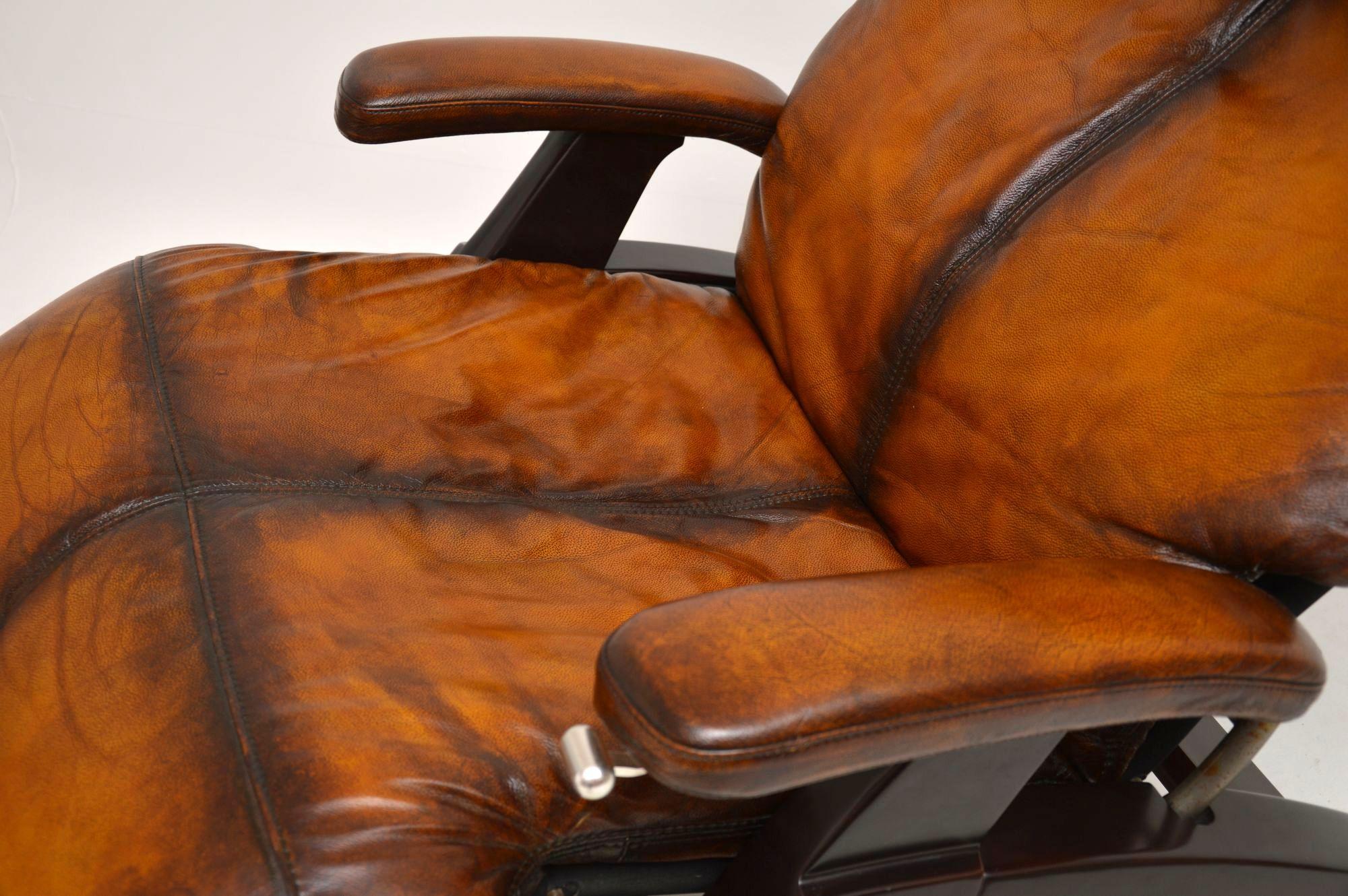 English The Perfect Chair, Retro Leather Zero Gravity Reclining Armchair