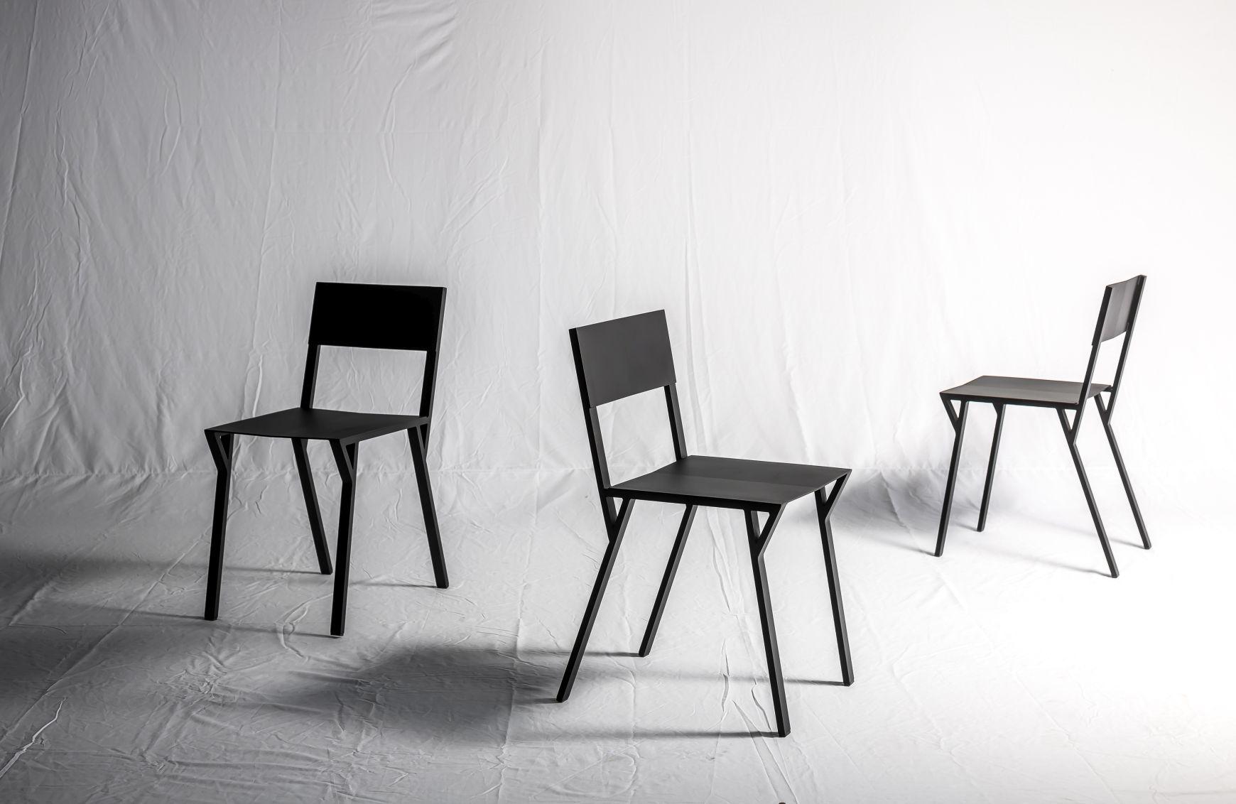 Der perfekte minimalistische belgische Stuhl für drinnen und draußen (Belgisch) im Angebot