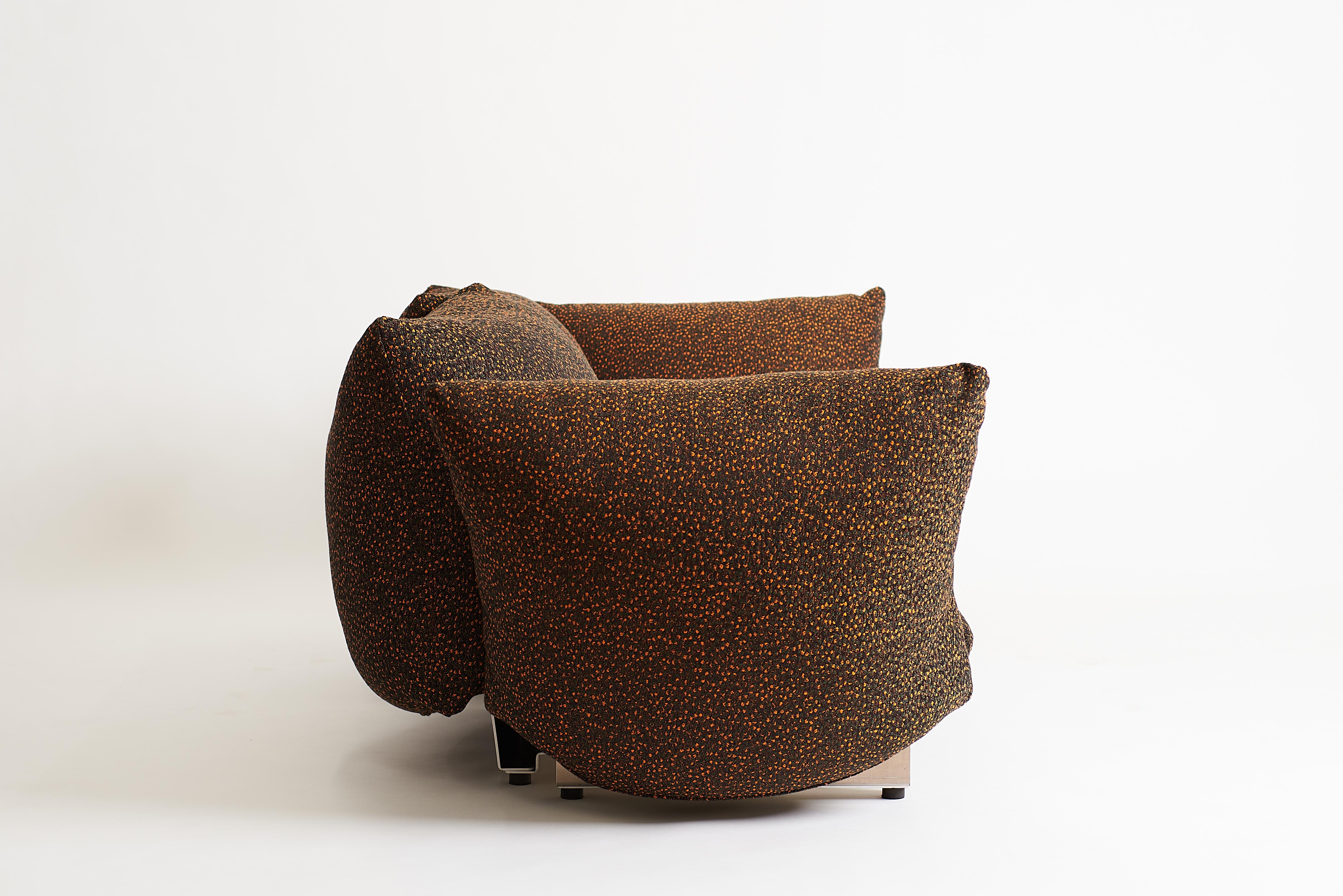 Lucidato Il divano Pillow Sofa Double Seat - Divano imbottito modulare con struttura in alluminio in vendita