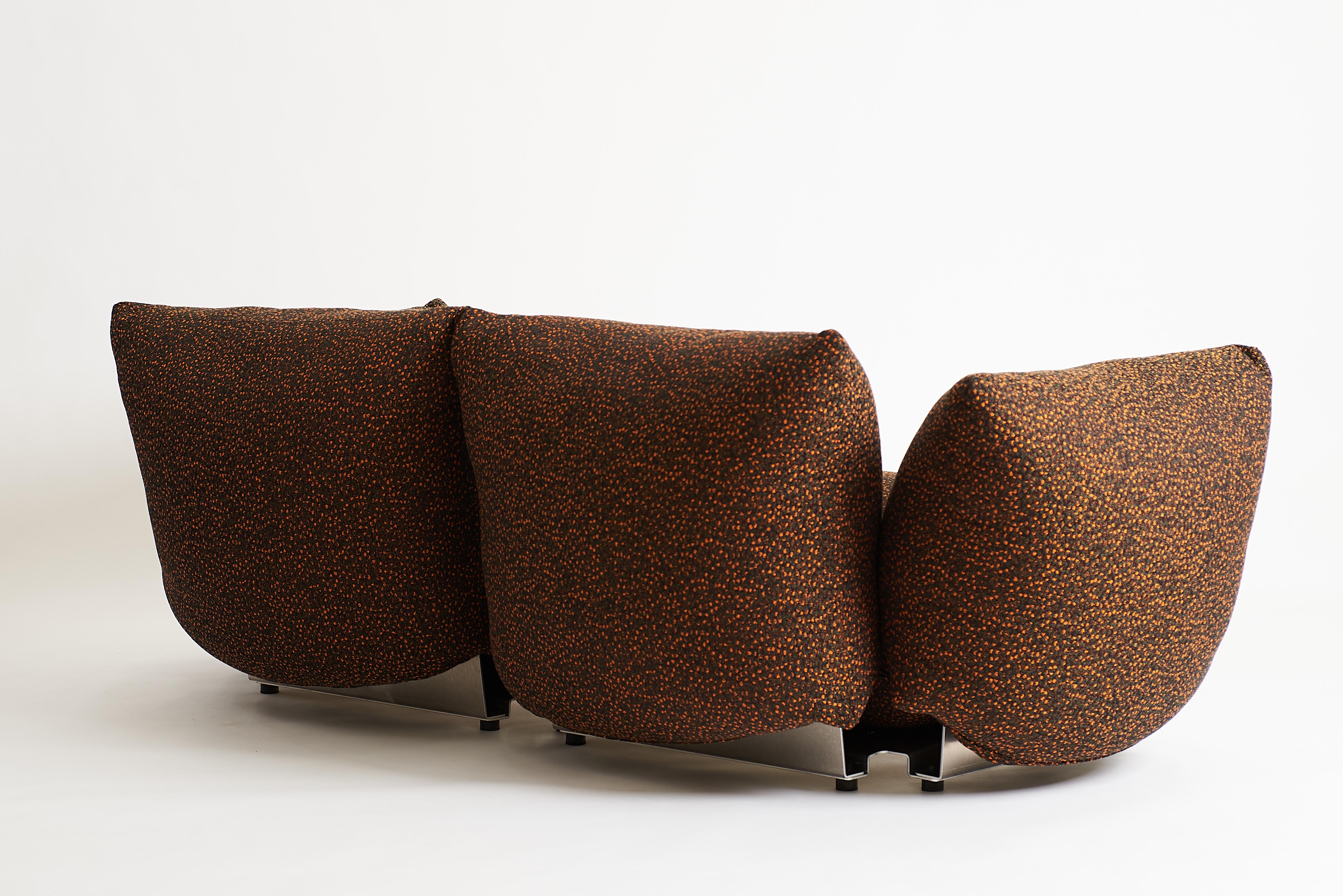 Il divano Pillow Sofa Double Seat - Divano imbottito modulare con struttura in alluminio In condizioni Nuovo in vendita a Los Angeles, CA