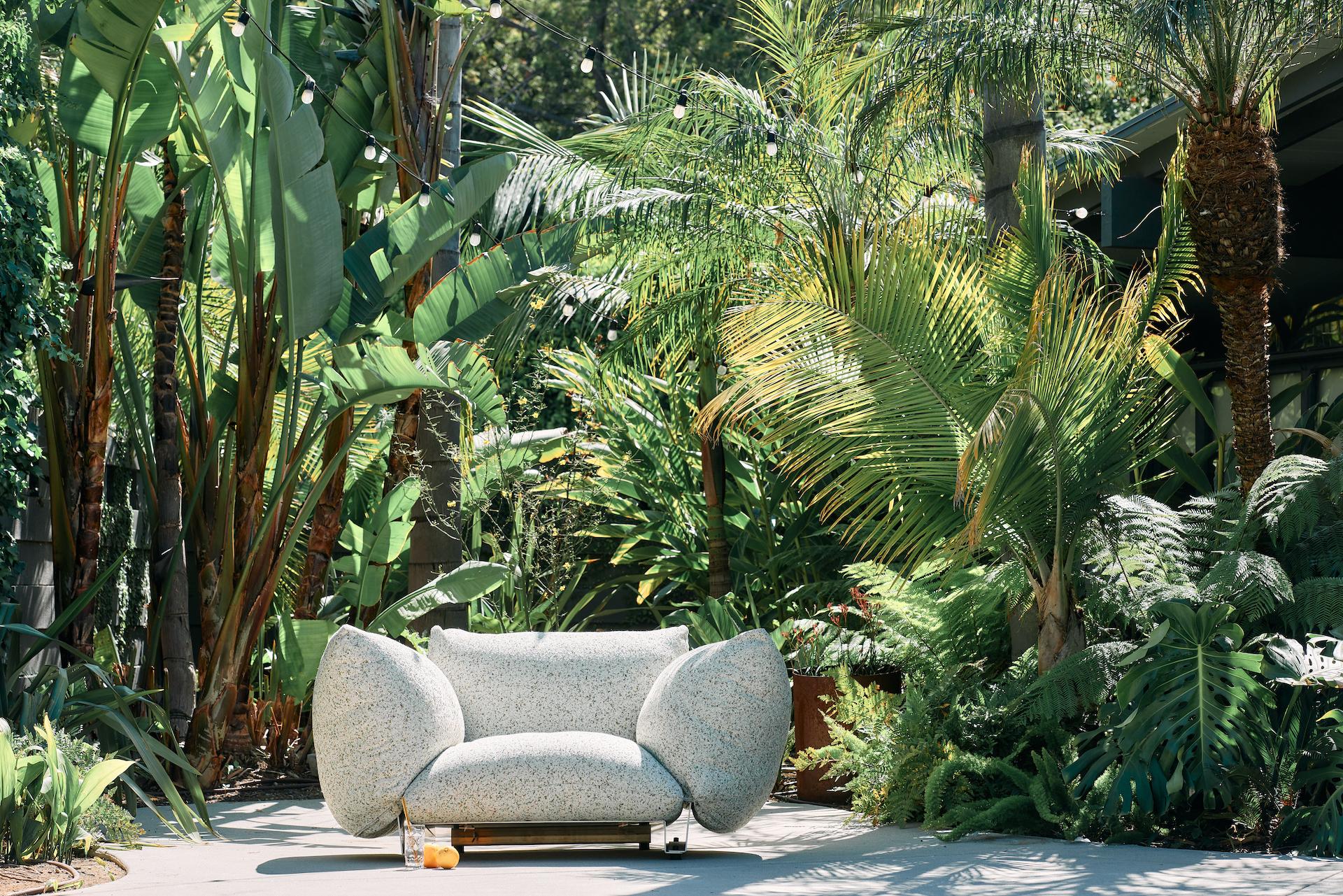 Américain The Pillow Sofa, fauteuil rembourré avec cadre en aluminium en vente