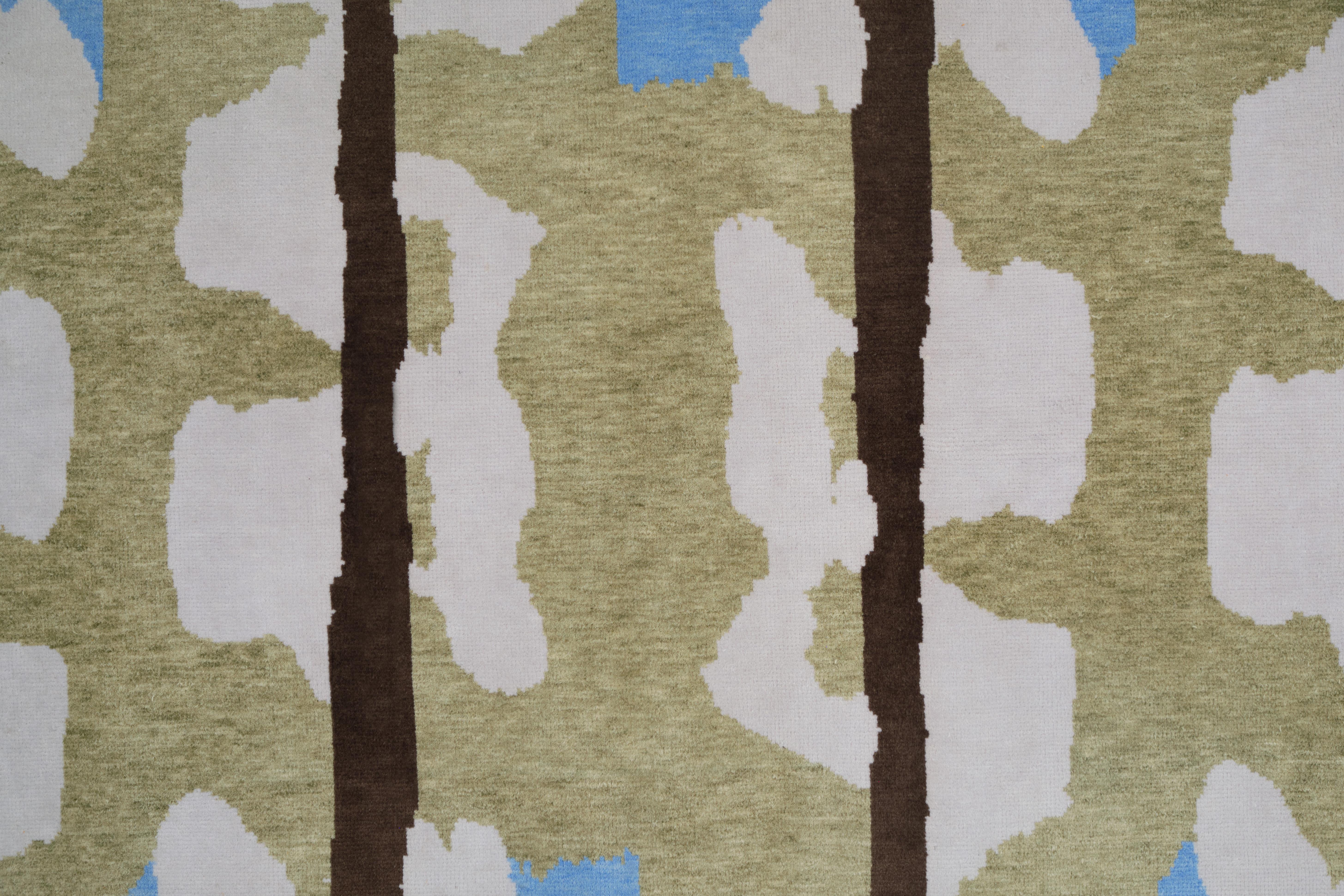 Inspiriert von der linearen Formation eines Kiefernwaldes, kombiniert unser Pine Trees Rug modernistische Formen mit neutralen Farbtönen, wodurch eine fast getarnte Ästhetik entsteht, die sich nahtlos in jeden Raum einfügt. 

Dieser Artikel wird auf