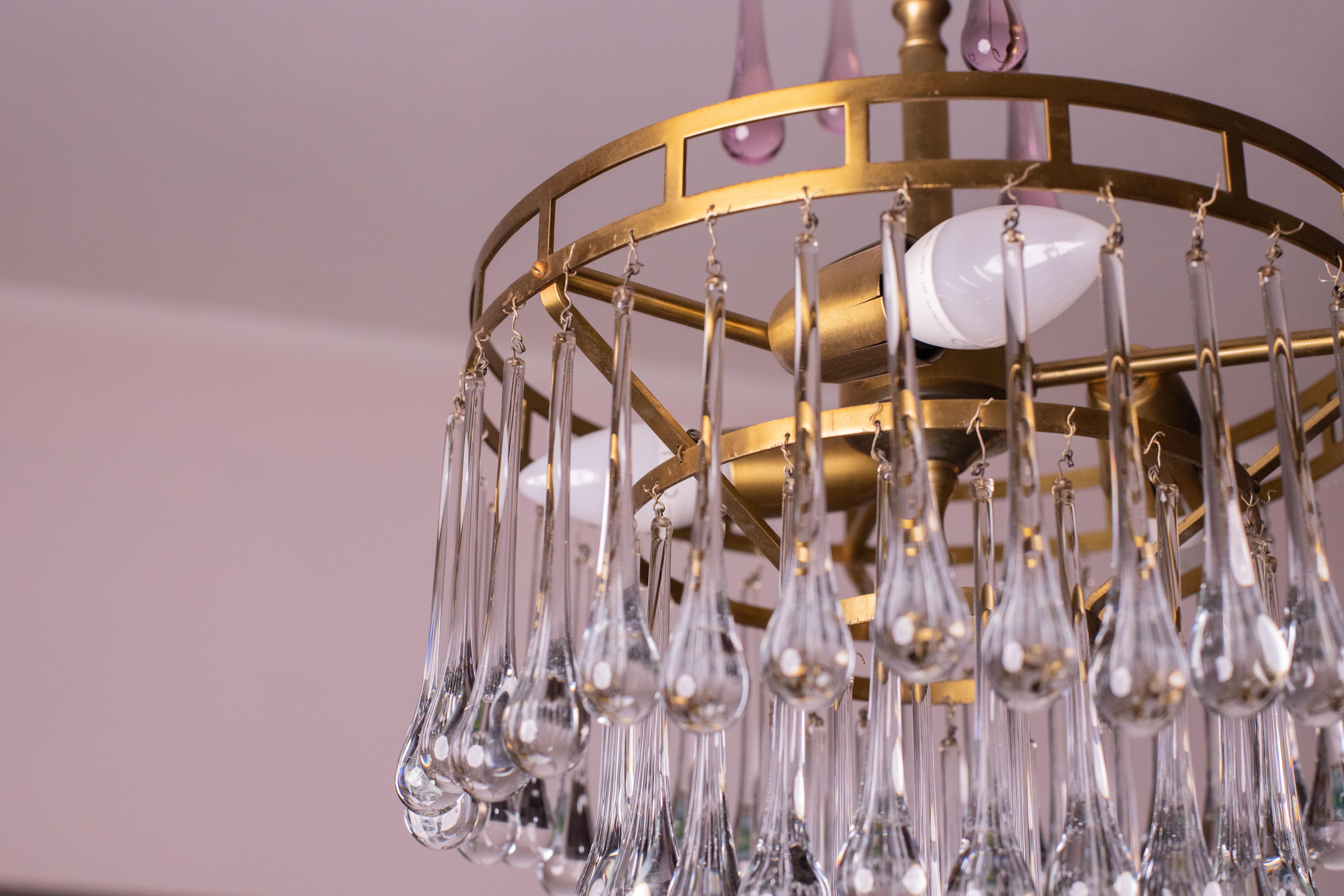 The White Crown, Murano Chandelier White and Purple Drops, 1960s For Sale 8