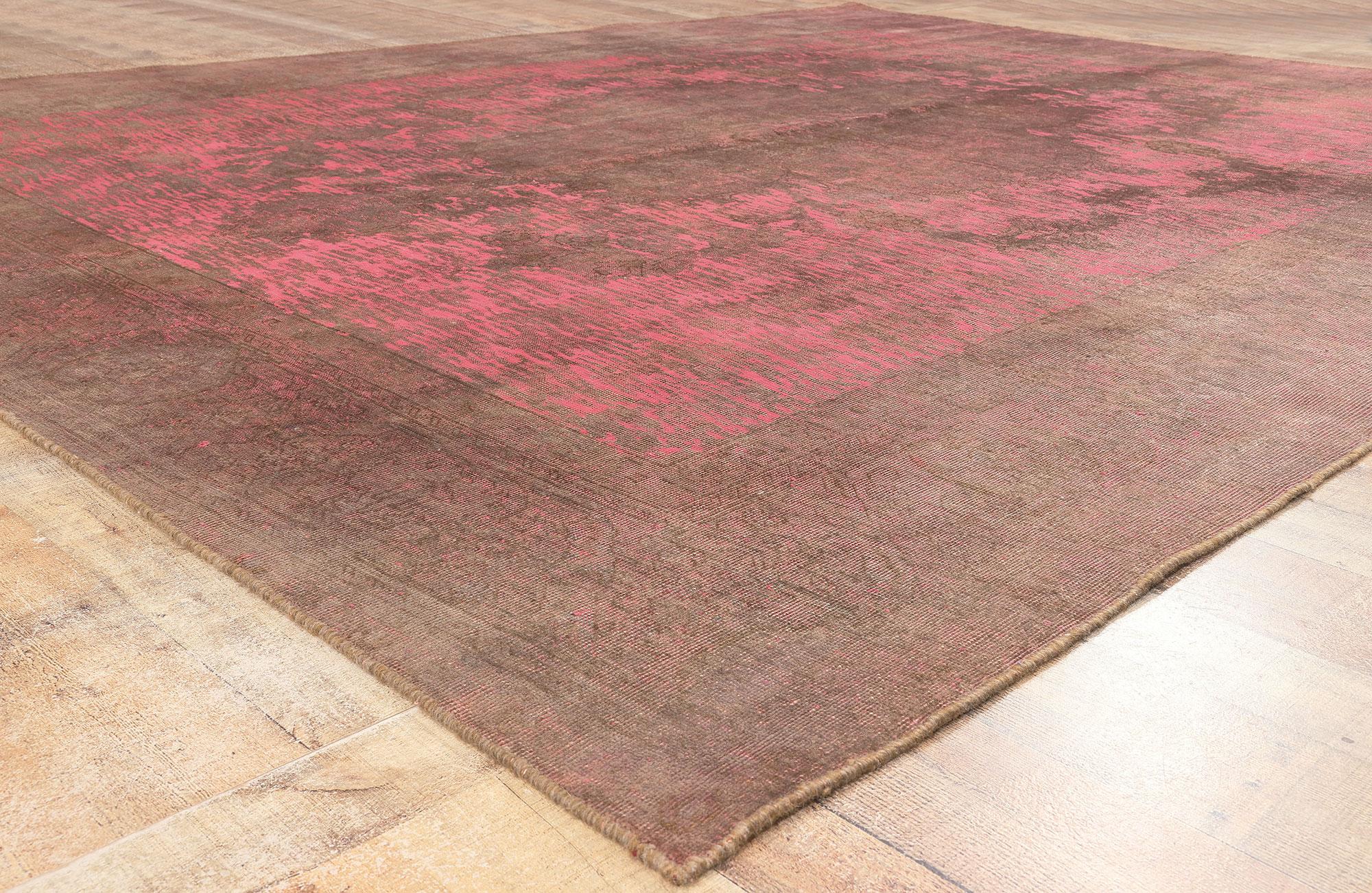 Tappeto vintage turco sovratinto, l'industria moderna incontra la rapsodia boema in vendita 1