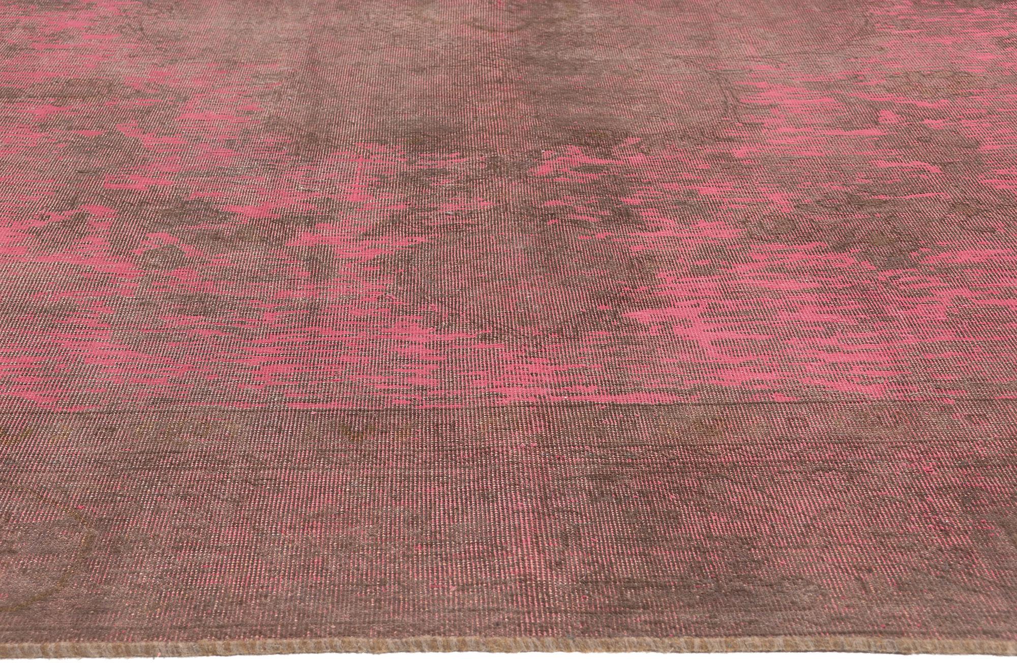 Tappeto vintage turco sovratinto, l'industria moderna incontra la rapsodia boema in vendita 3