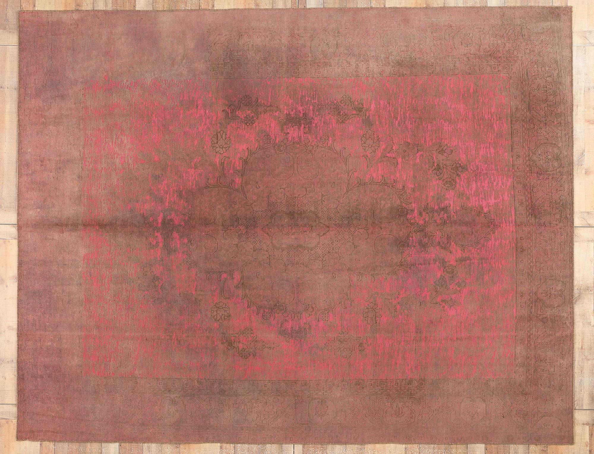 Tappeto vintage turco sovratinto, l'industria moderna incontra la rapsodia boema In condizioni buone in vendita a Dallas, TX