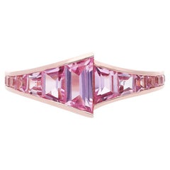 Trapezförmiger Ring mit rosa Saphiren, 18 Karat Roségold, Facetten im Step-Schliff