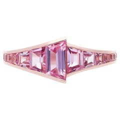 Trapezförmiger Ring mit rosa Saphiren, 18 Karat Roségold, Stufenschliff 