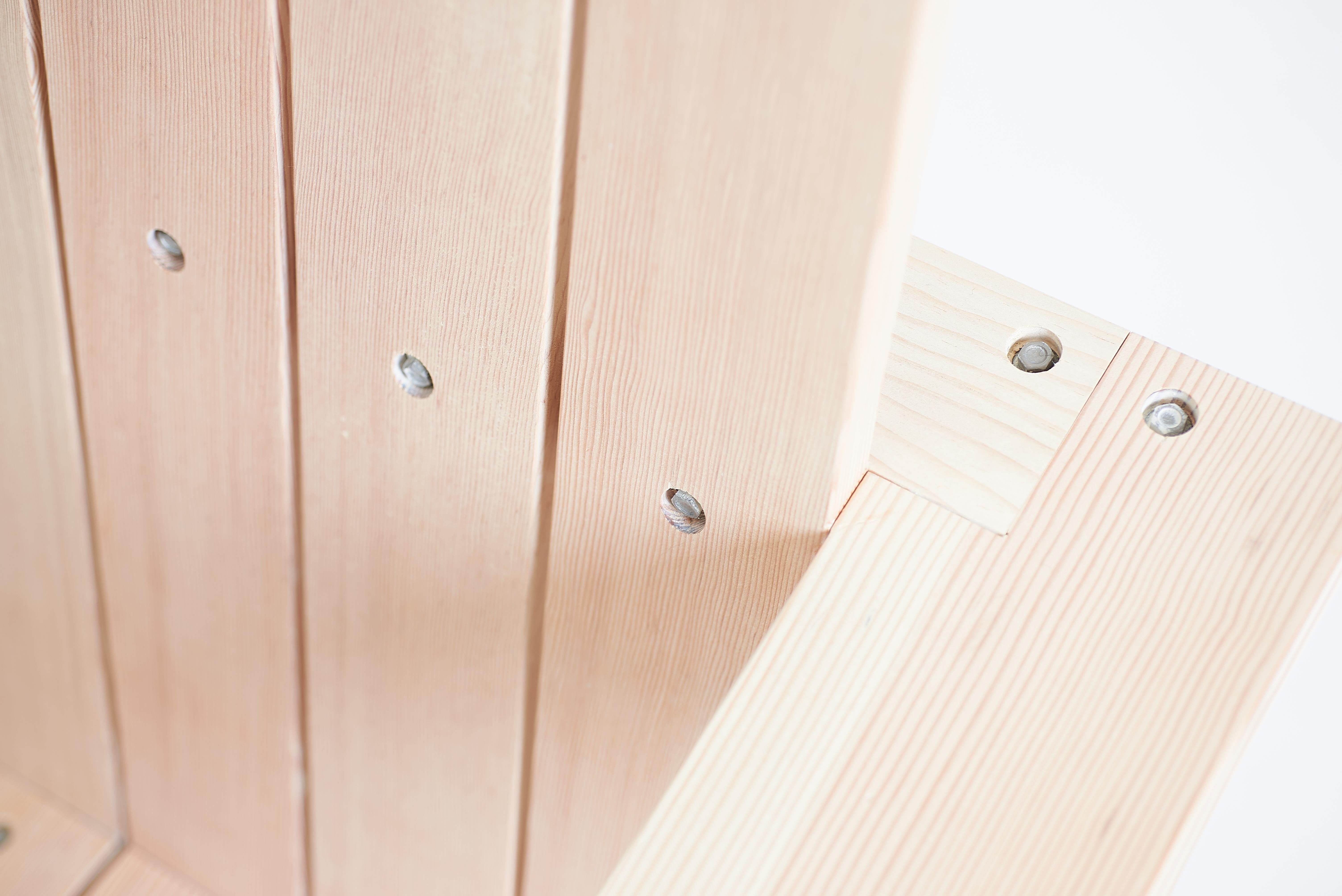 The Plank Lounge - Holz-Loungesessel mit gepolstertem Sitzkissen im Angebot 4