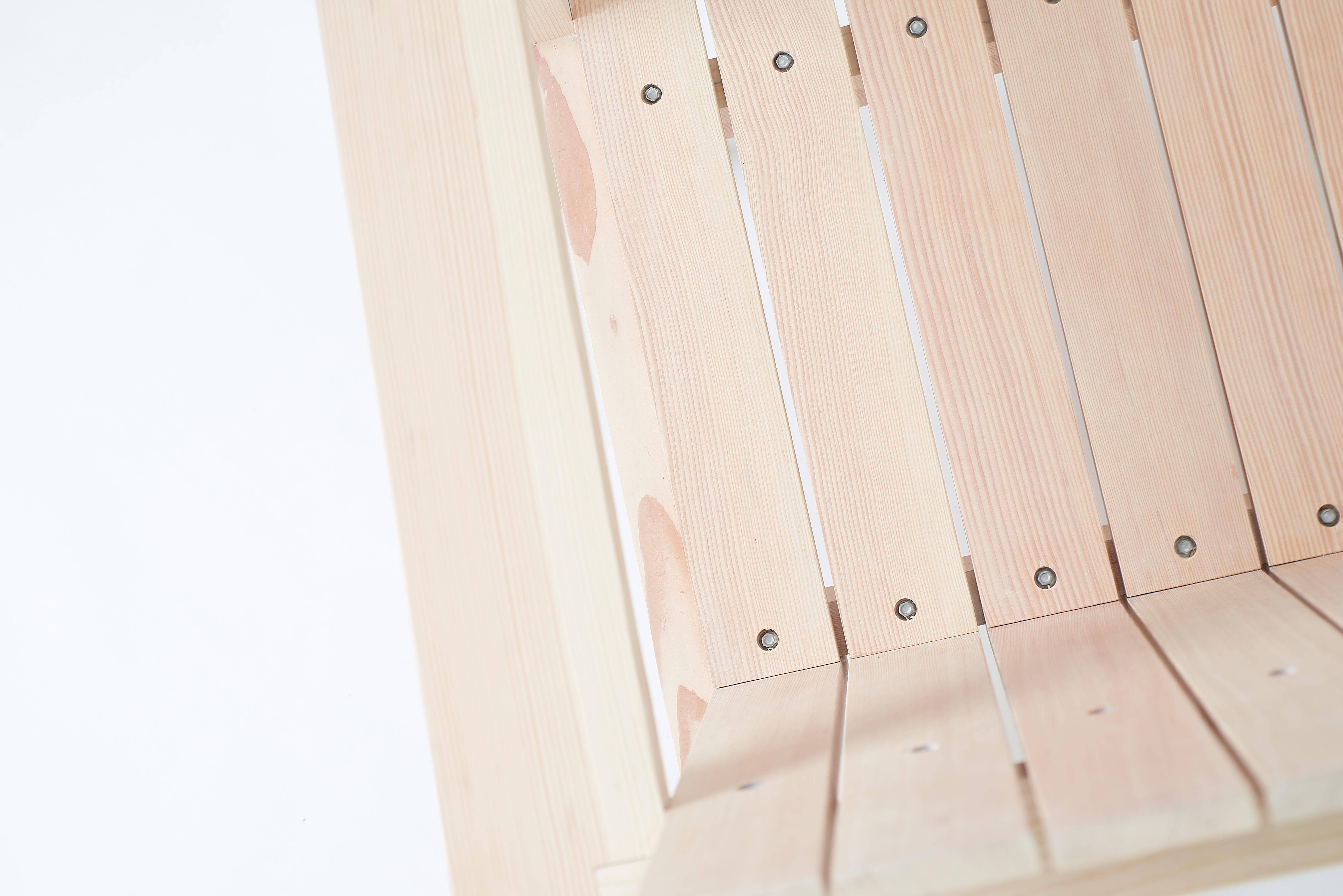 The Plank Lounge - Holz-Loungesessel mit gepolstertem Sitzkissen im Angebot 5