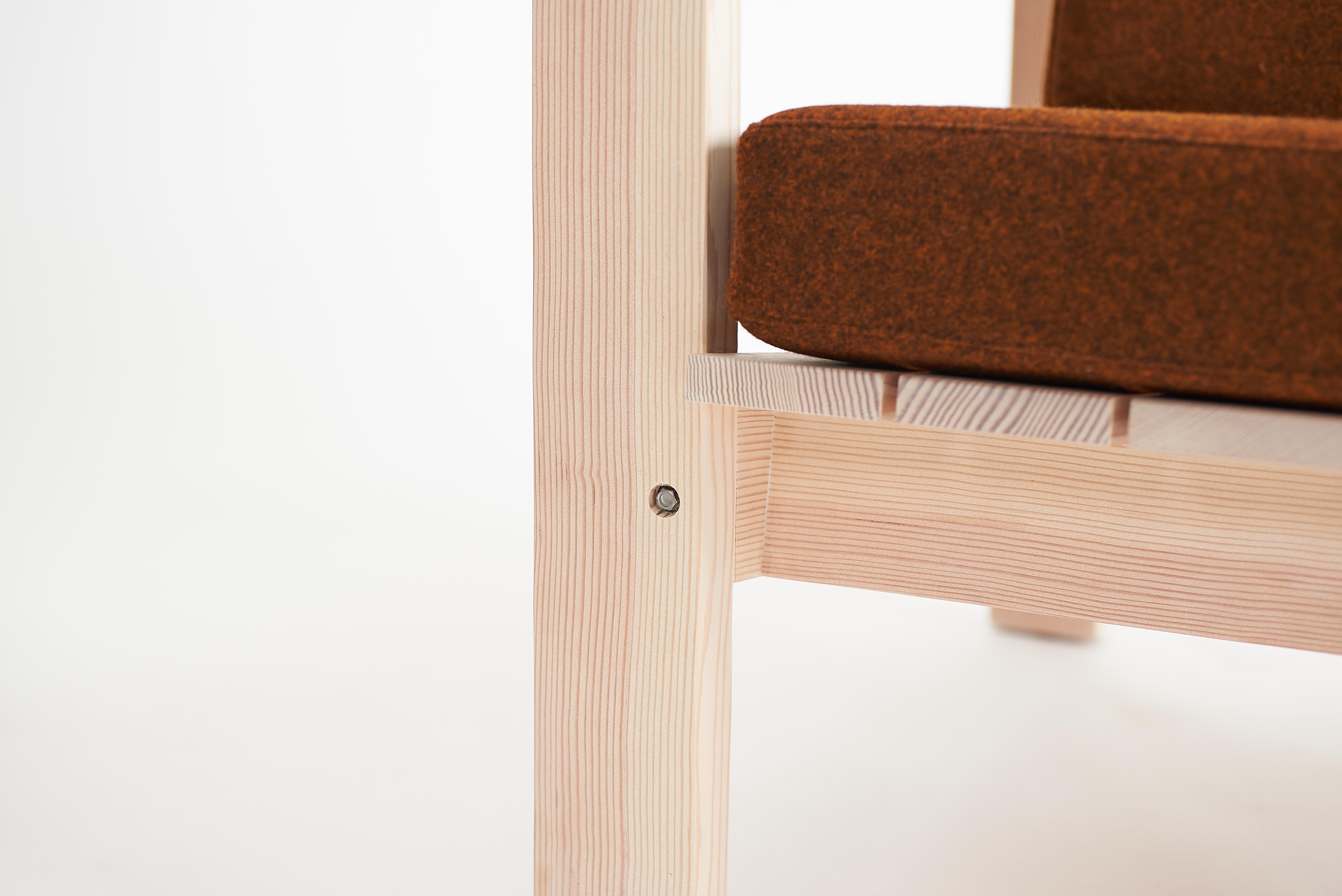 The Plank Lounge - Holz-Loungesessel mit gepolstertem Sitzkissen im Angebot 7