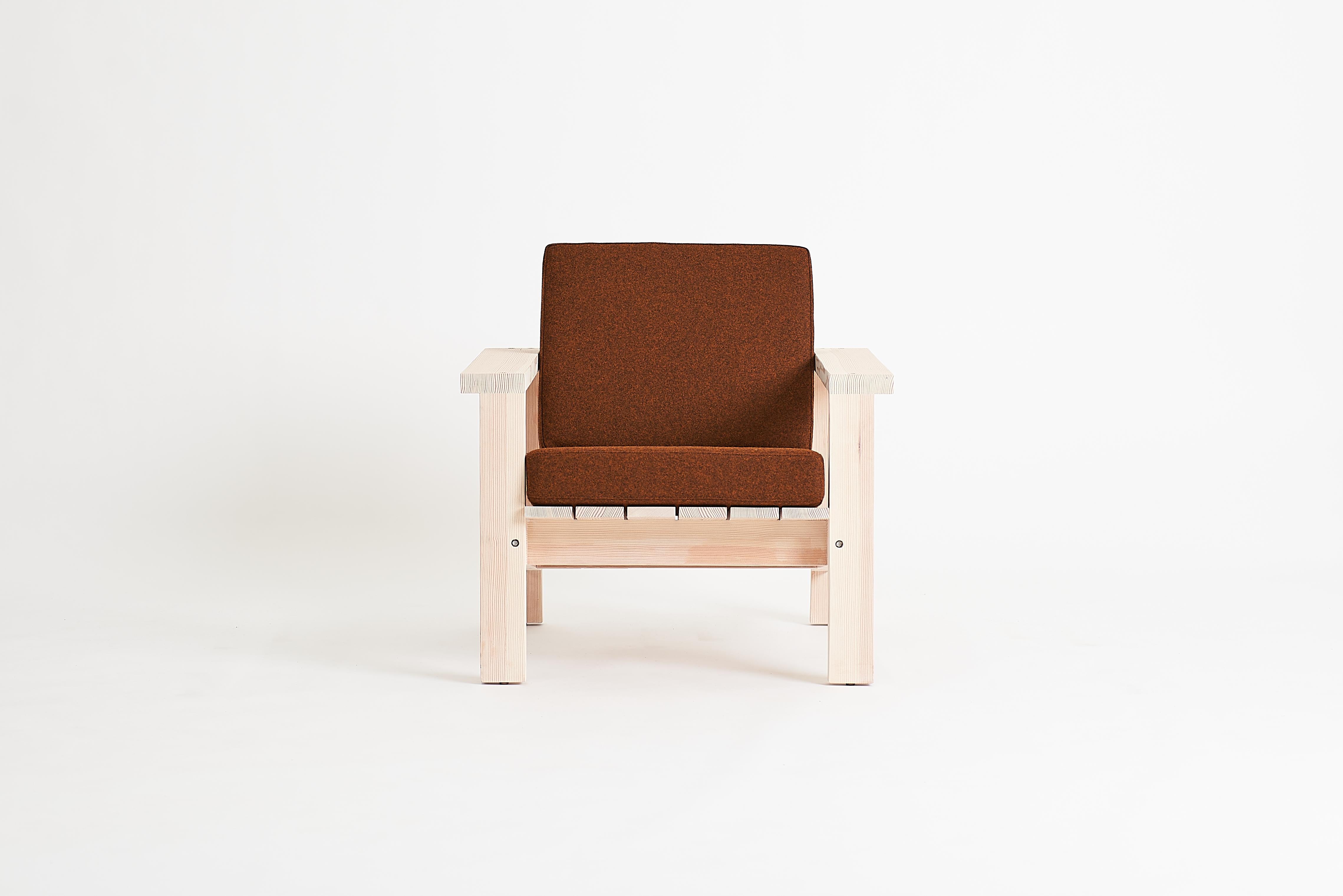The Plank Lounge - Holz-Loungesessel mit gepolstertem Sitzkissen (Moderne) im Angebot