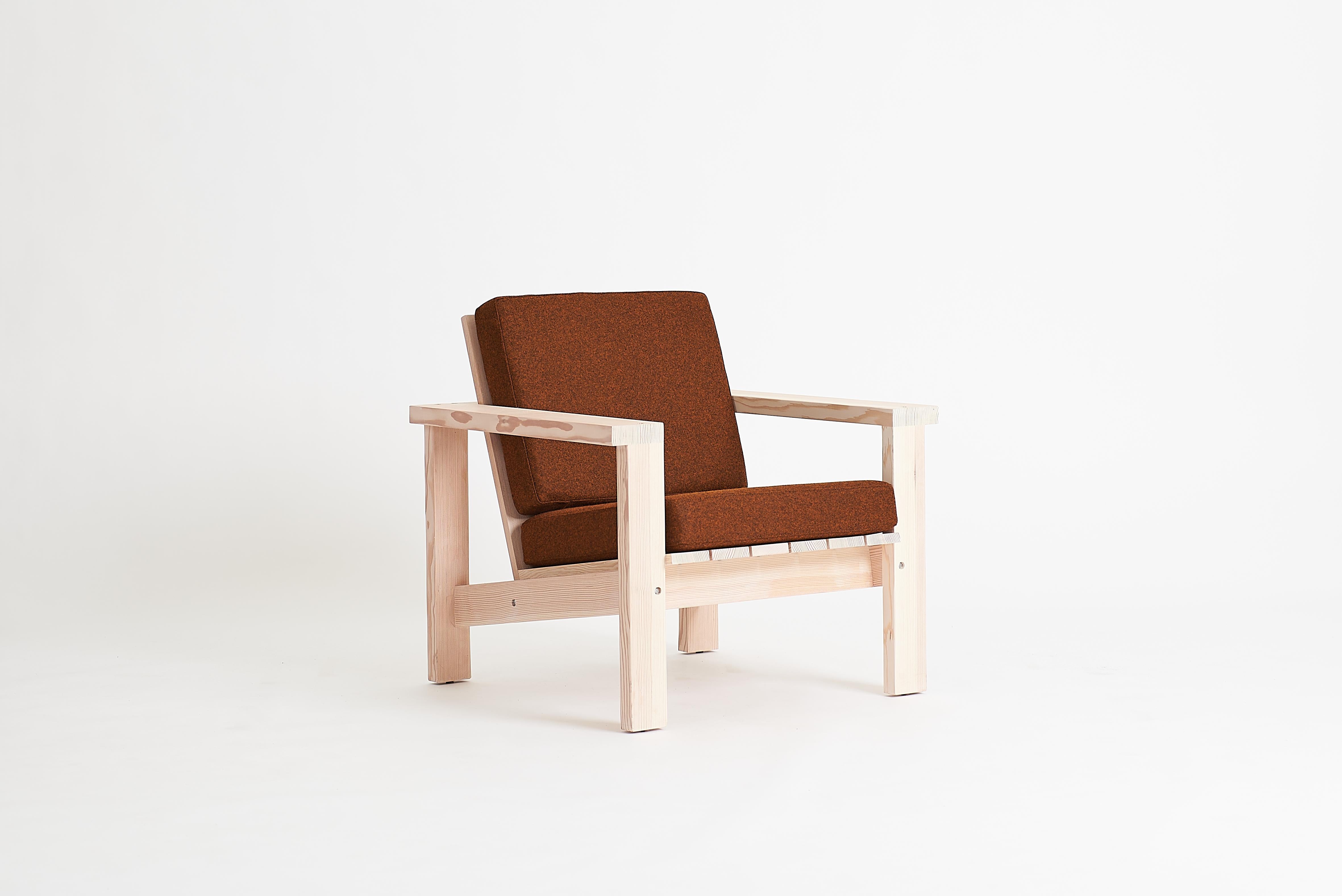 The Plank Lounge - Holz-Loungesessel mit gepolstertem Sitzkissen im Zustand „Neu“ im Angebot in Los Angeles, CA