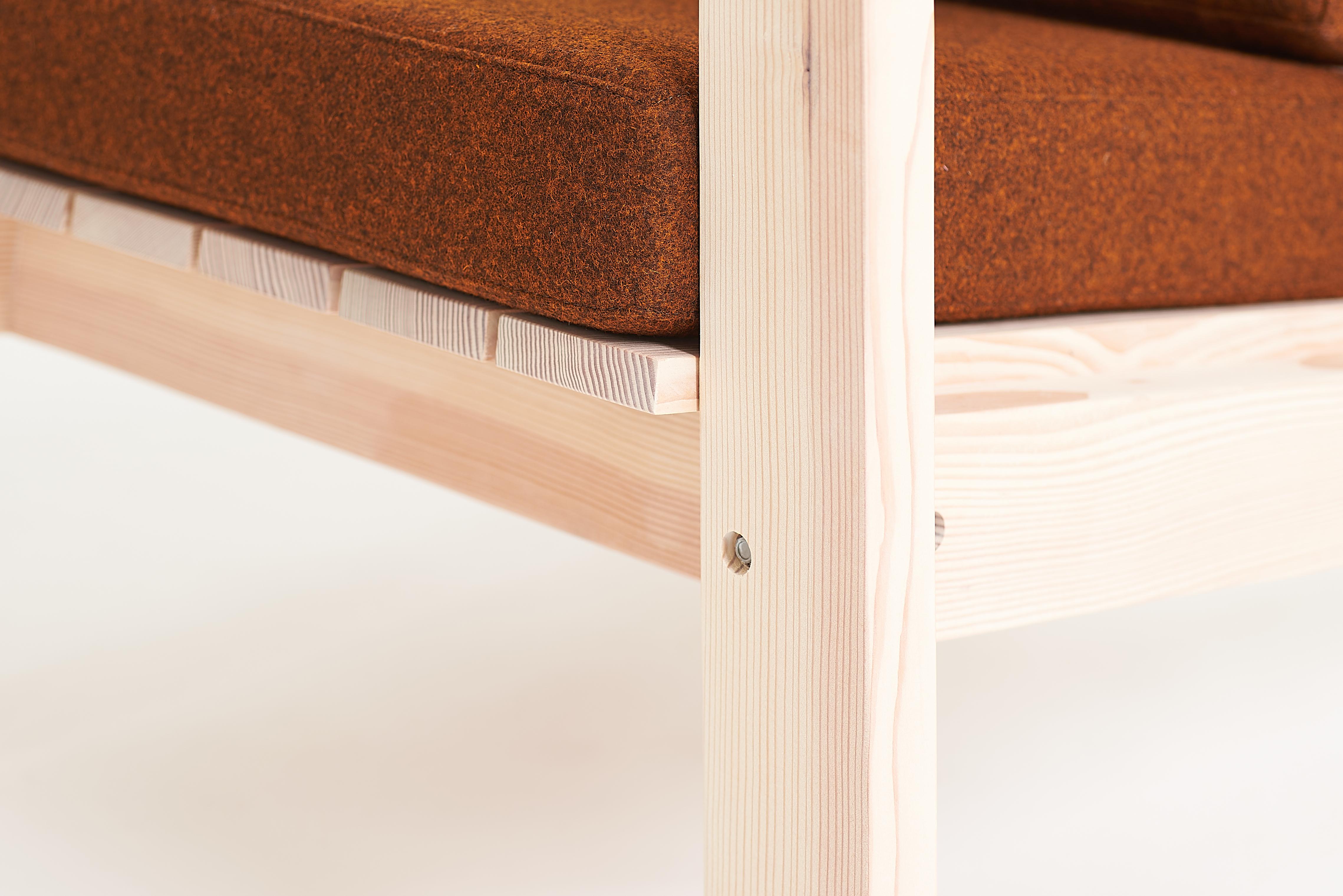 The Plank Lounge - Holz-Loungesessel mit gepolstertem Sitzkissen im Angebot 2