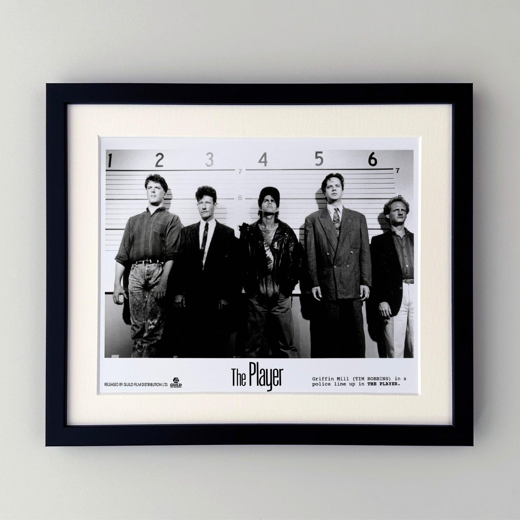 Photo publicitaire originale de 8x10 inches pour The Player (1992) avec Tim Robbins et réalisé par Robert Altman.

Les photos de publicité (film/production) ont été créées pour aider les studios à promouvoir leurs nouveaux films. Les photos ont été