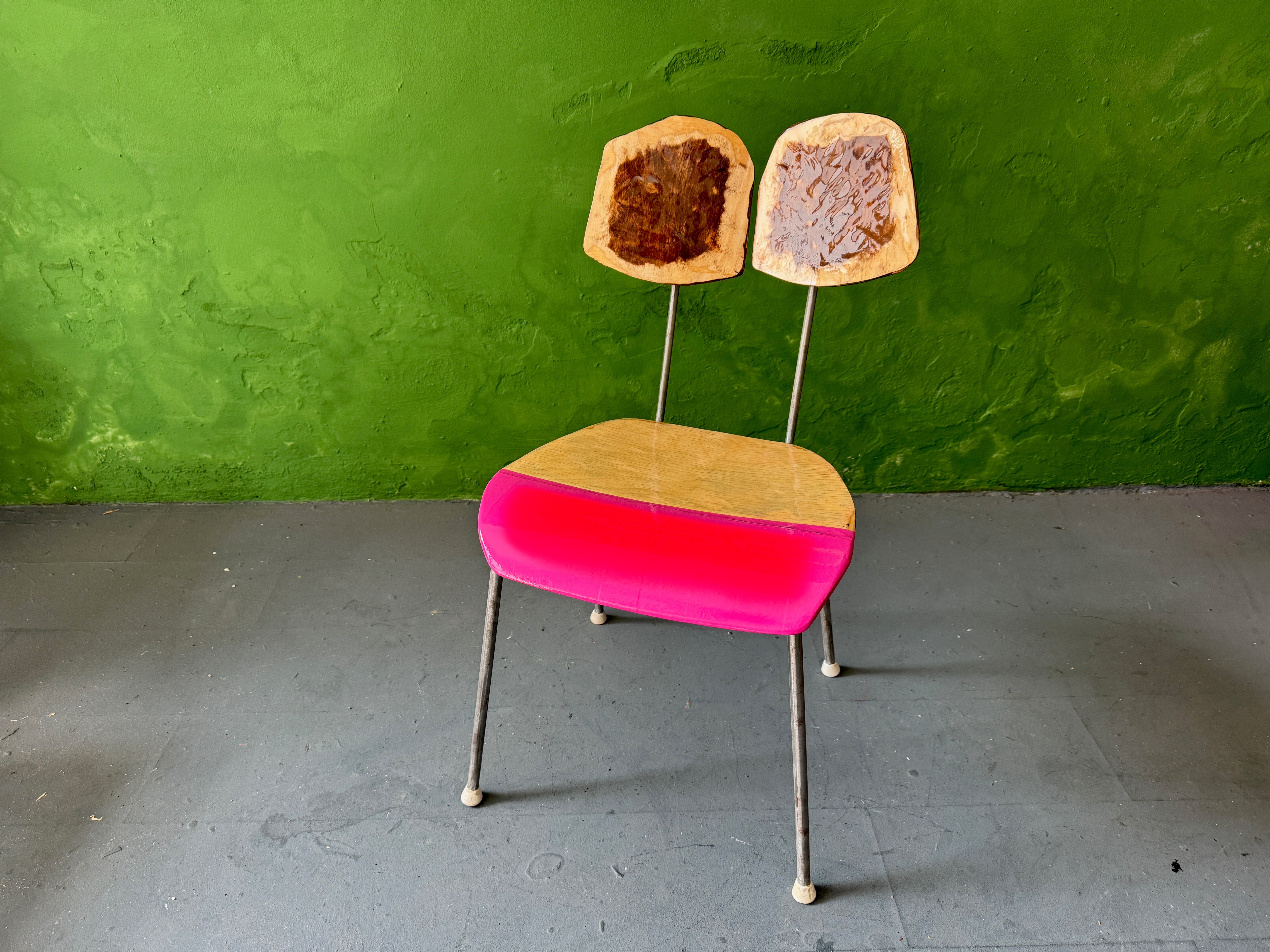 The Poet And The Thief Chair by Markus Friedrich Staab
One of a Kind
Dimensions: D 46 x W 47 x H 75 cm.
Materials: Wood, lacquer, paint.

Wim Rietveld classic chair contemporized, painted, de-constructed, and multi-lacquered.

Markus Friedrich