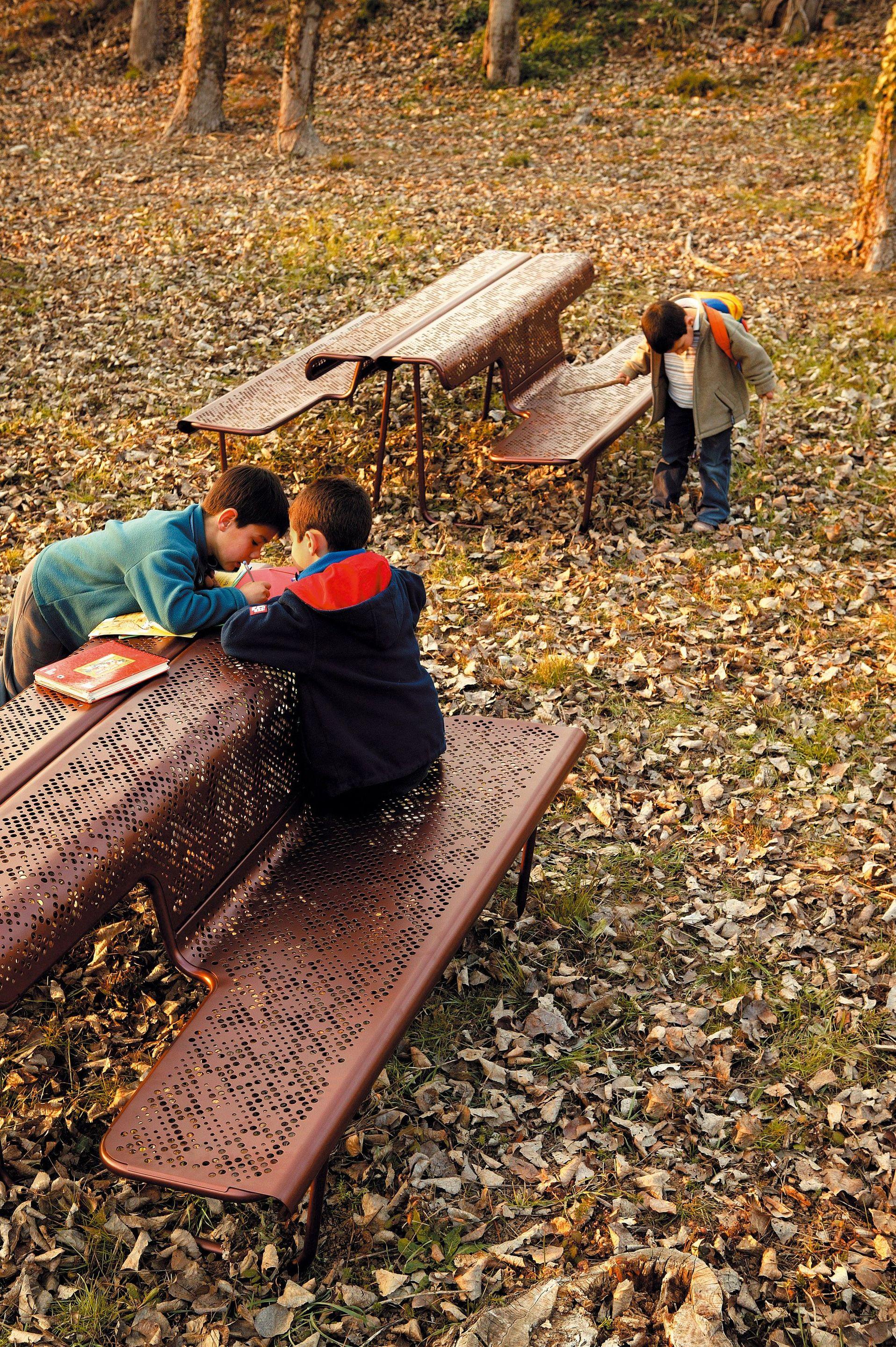 Steel The Poet Bench by Alfredo Häberli