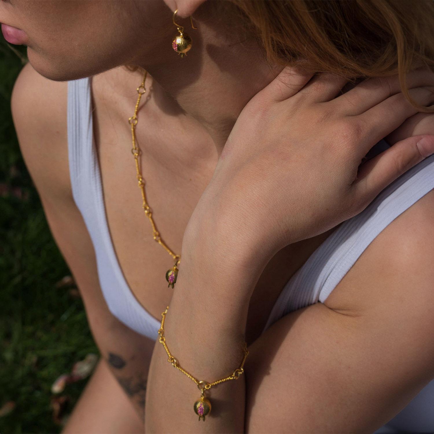 Gli orecchini Pomona In condizioni Nuovo in vendita a London, GB