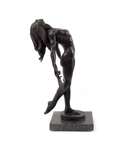 Hermanas puissant : Elizabeth, sculpture en bronze d'une femme nue par Dean Kugler